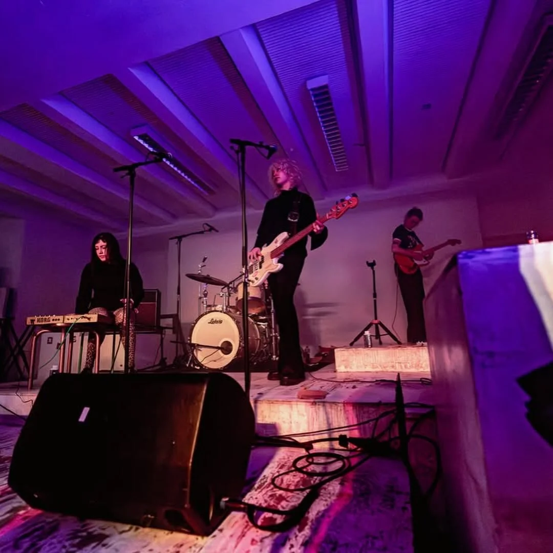 @i_dreamed_i_dream__ make their Belfast debut tonight at @ulstersportsclub - thanks to the lovely folks at Out to Lunch / @cathedralquarterartsfest 😇

Limited tickets in bio 🎟️