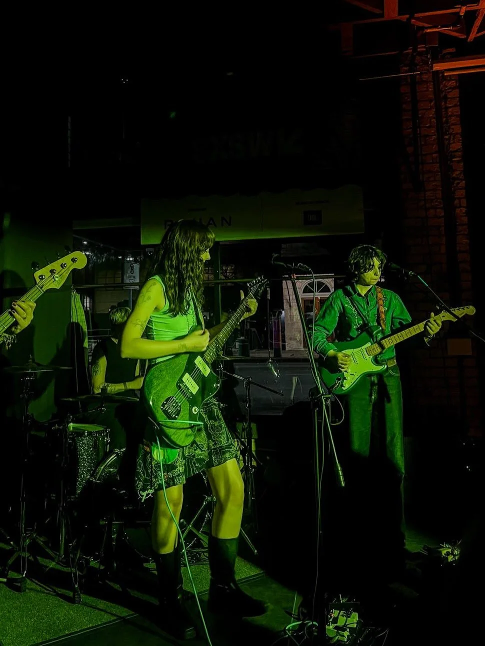 BRIGHTON! We&rsquo;ll be seaside with @sarahcreanmusic at this year&rsquo;s Alt Escape 🏖️

This Saturday, 16th May: 

@folkloresessions Alt Escape Takeover | @thefolklorerooms at 4:15pm
@scruffofthenecklive x Bootlegger | @thebootleggerbrighton at 6