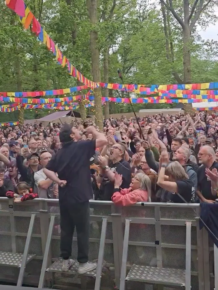 Straight from a packed-out set at @beardedtheoryfestival, @merylstreek_ plays a sold-out @thelexingtonlondon TONIGHT 🚨

Get down early to catch the mighty @deuxfurieuses 

📹 @andichrist19