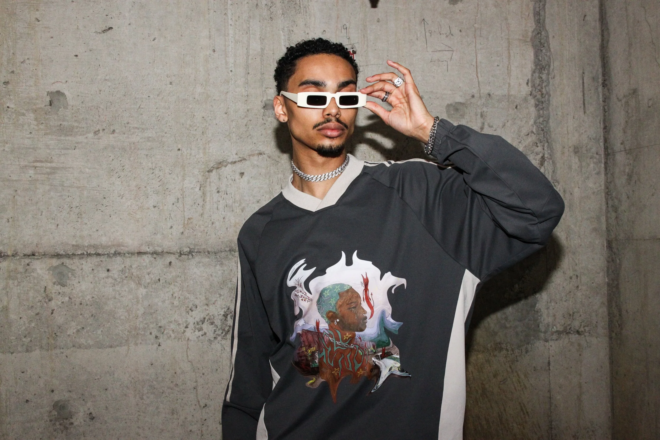 Avoidant Long Sleeve Tee