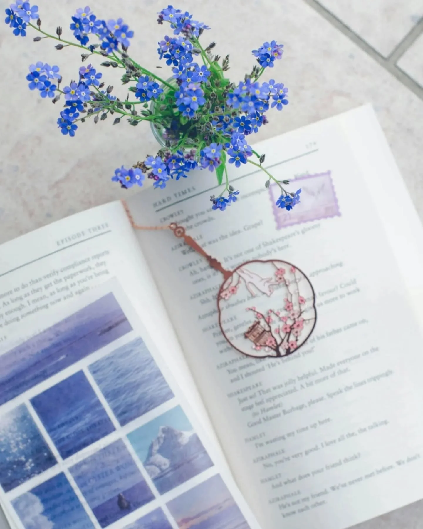 Een goede feelgood verdient een fijn einde... toch?

Maar welk einde hebben jullie het liefst?

❤️ Ze kiezen voor elkaar

🌿&nbsp;Een open einde

✍️&nbsp;Iets anders? Vertel het in de reacties.

#feelgood #lezersvraag #schrijversleven