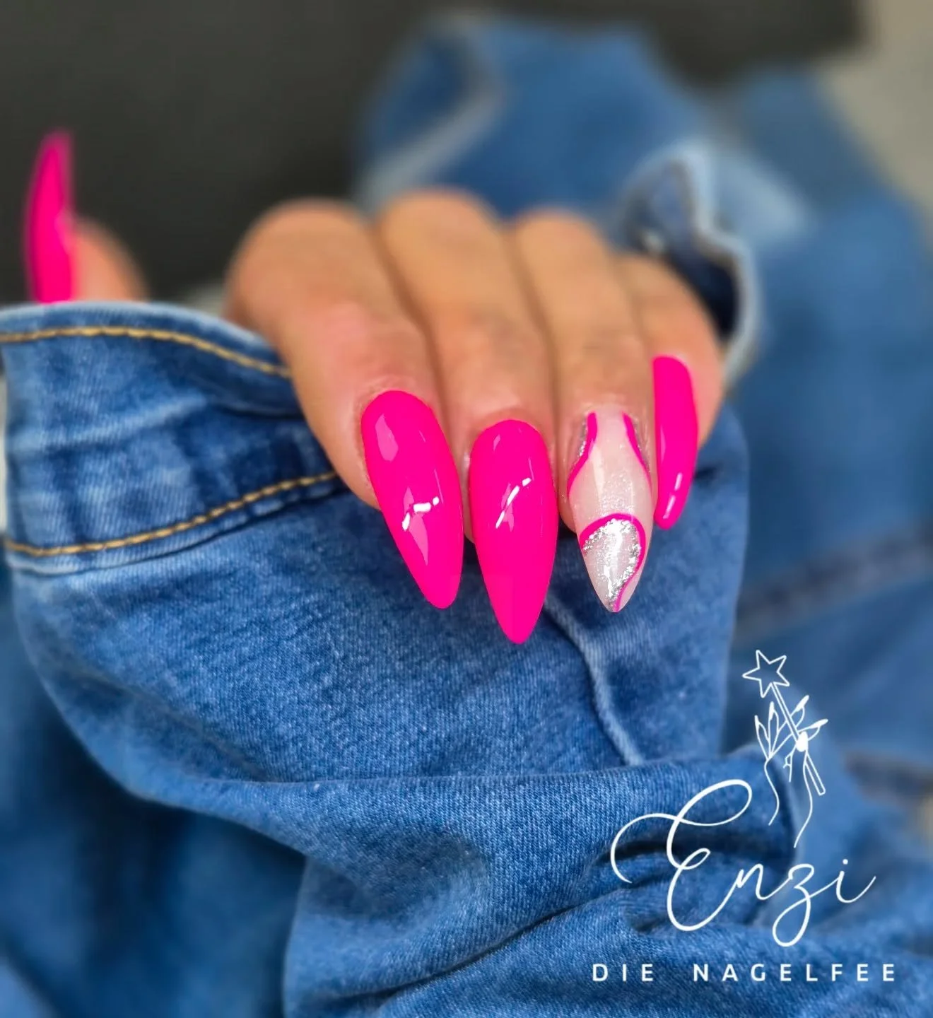 Sommer-Vibes ☀️💖
#neonpink #sommer #nagelstudioindern&auml;he #buckligewelt #sch&ouml;nen&auml;gelf&uuml;rallef&auml;lle