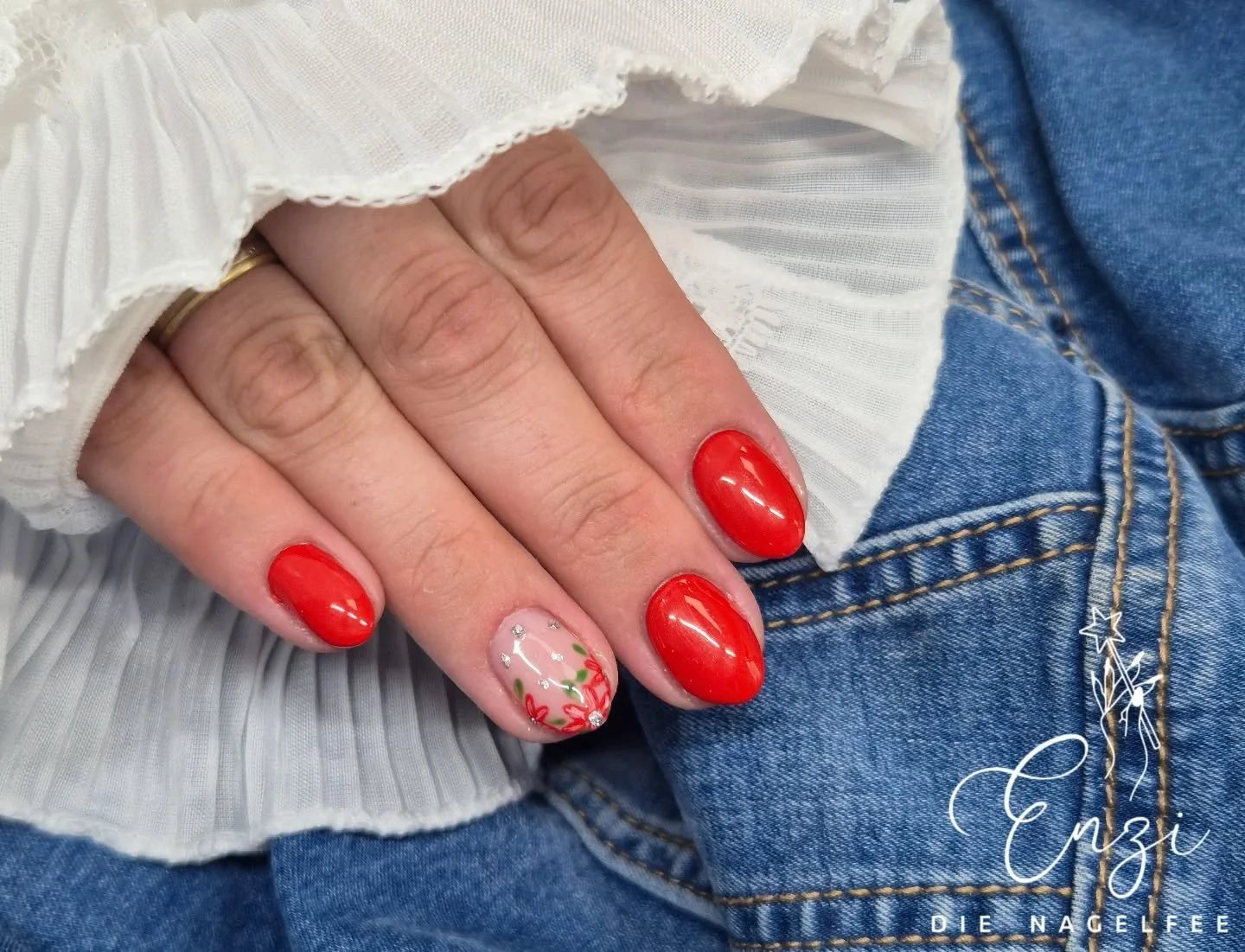 Rote N&auml;gel, Sommergef&uuml;hl und gute Laune. ☀️
#rotn&auml;gel #sommern&auml;gel #nagelzauber #buckligewelt #sch&ouml;nen&auml;gelf&uuml;rallef&auml;lle