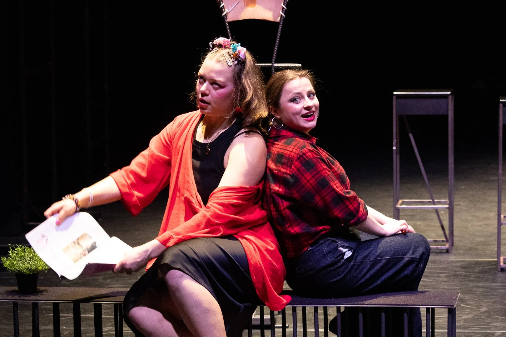 Despina, sitting with Dorabella