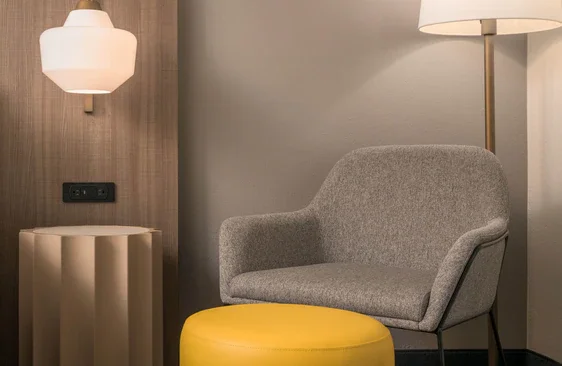 xe-lftxe-reading-chair-31119_Classic-Hor.webp