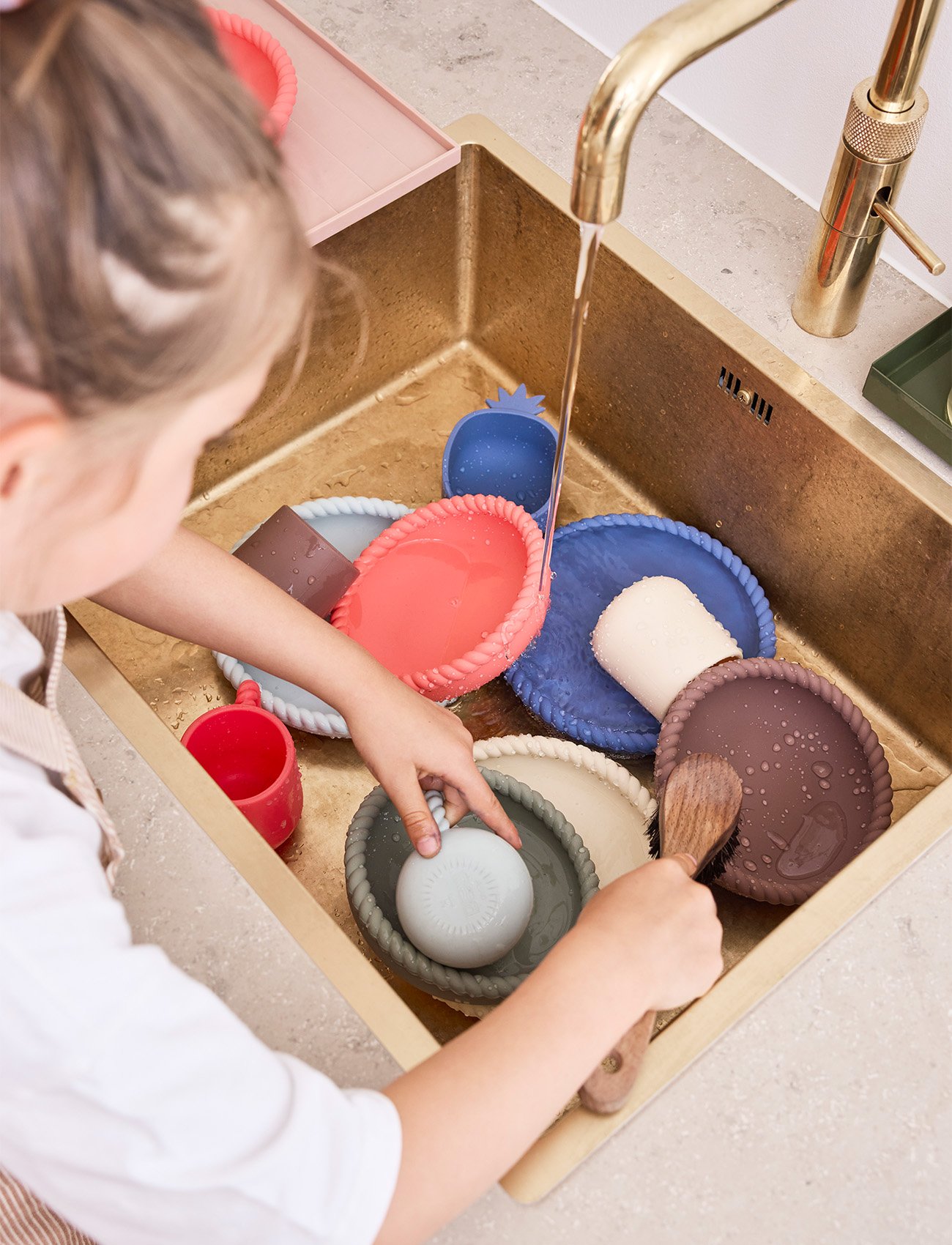 OYOY-M107189-M107190-Mellow-Cup-M107299-M107301-M107300-Mellow-Plate-_-Bowl.jpg