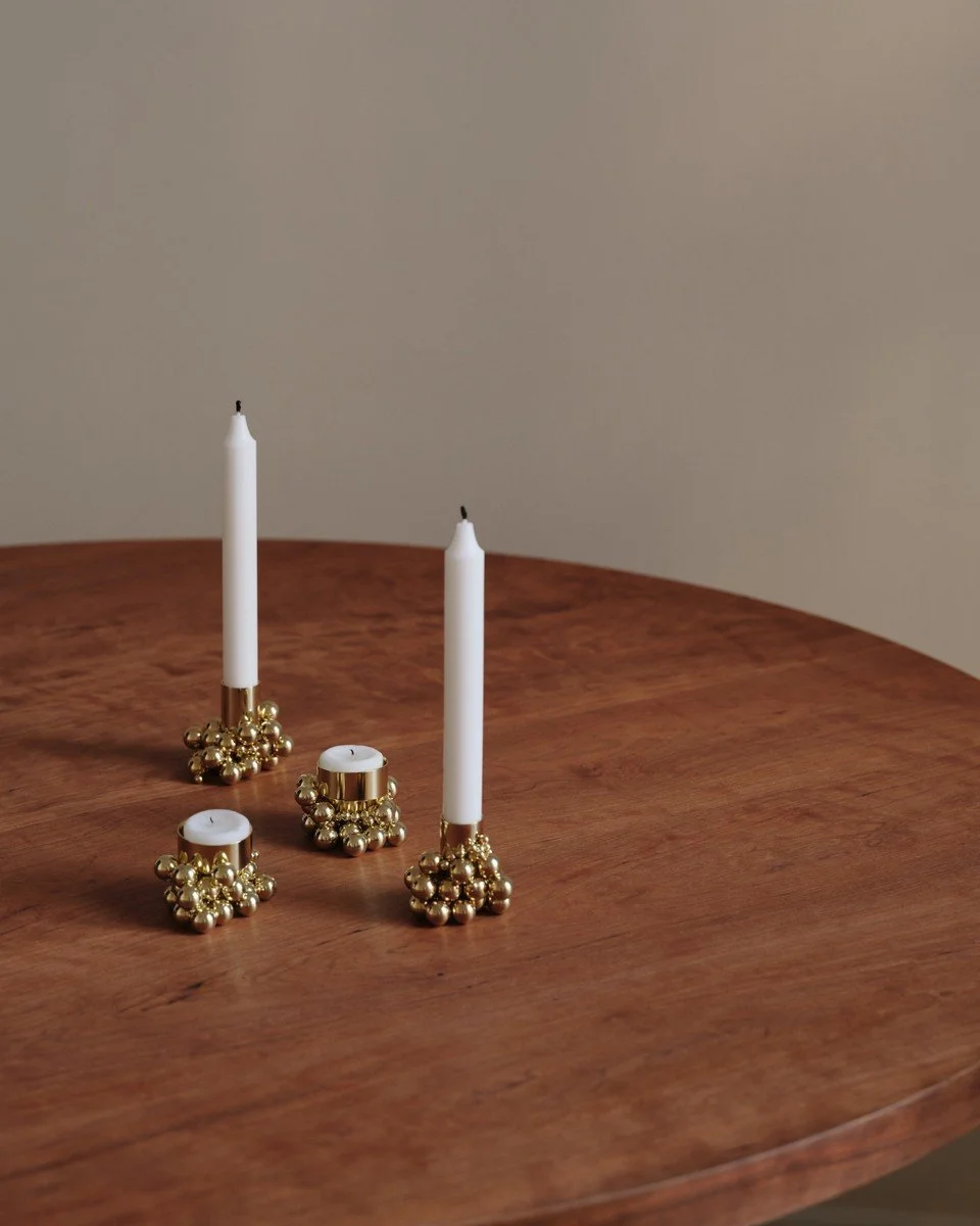 5712731100038_MOLEKYL_candlelight-brass_lifestyle_1.jpg