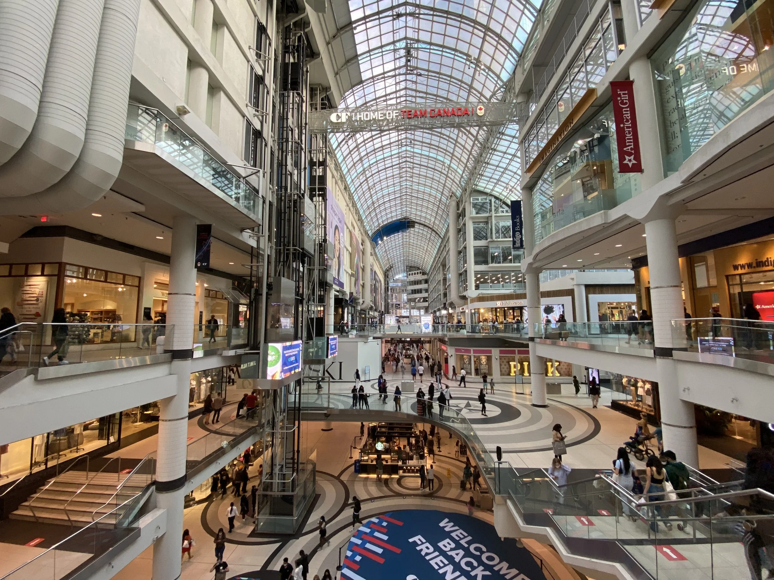 Eaton Centre By Canmenwalker - Own work, CC BY 4.0, https://commons.wikimedia.org/w/index.php?curid=114113075