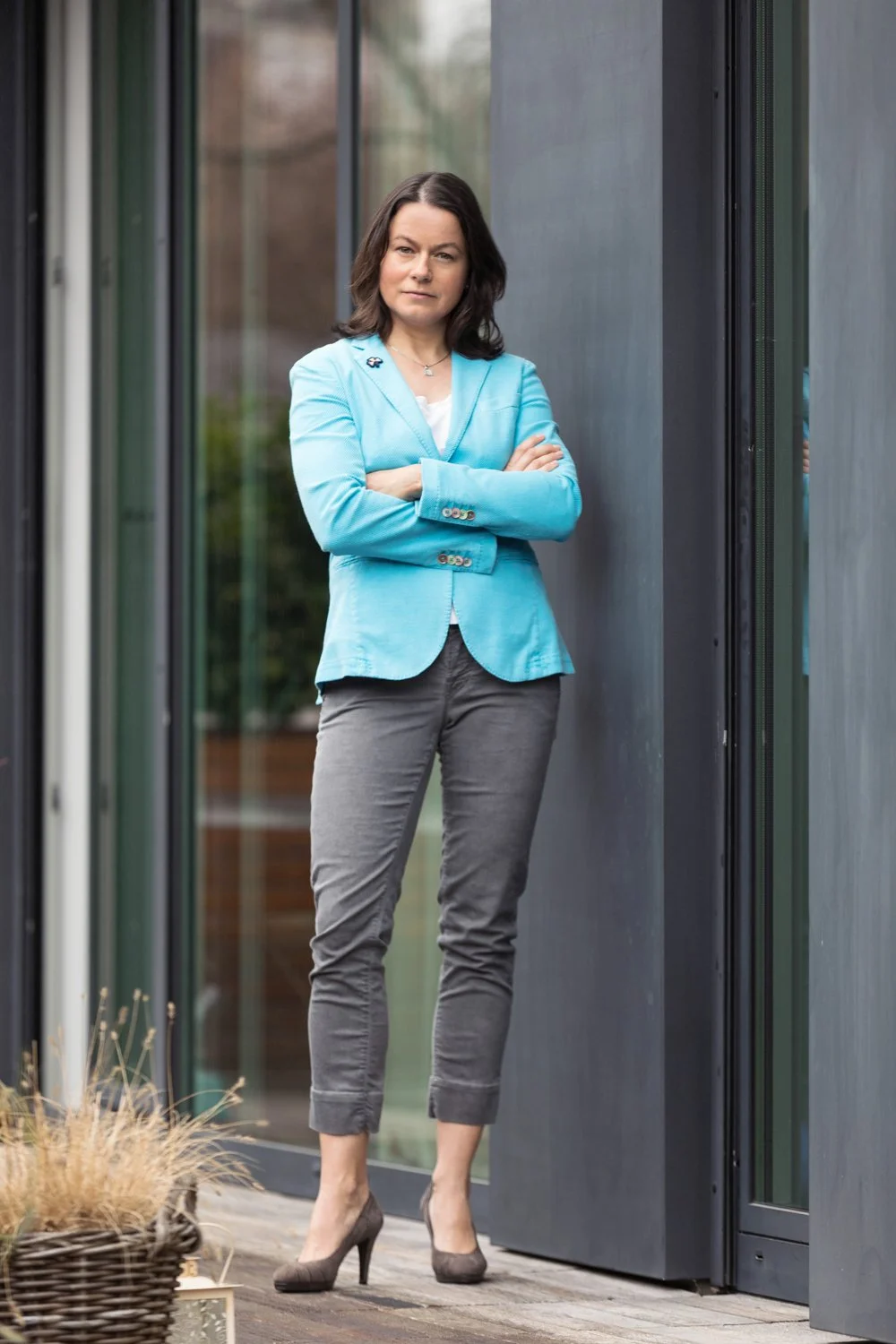 Veronika, grow2be Business Coach & Consultant bridging art & business for sensitive entrepreneurs.