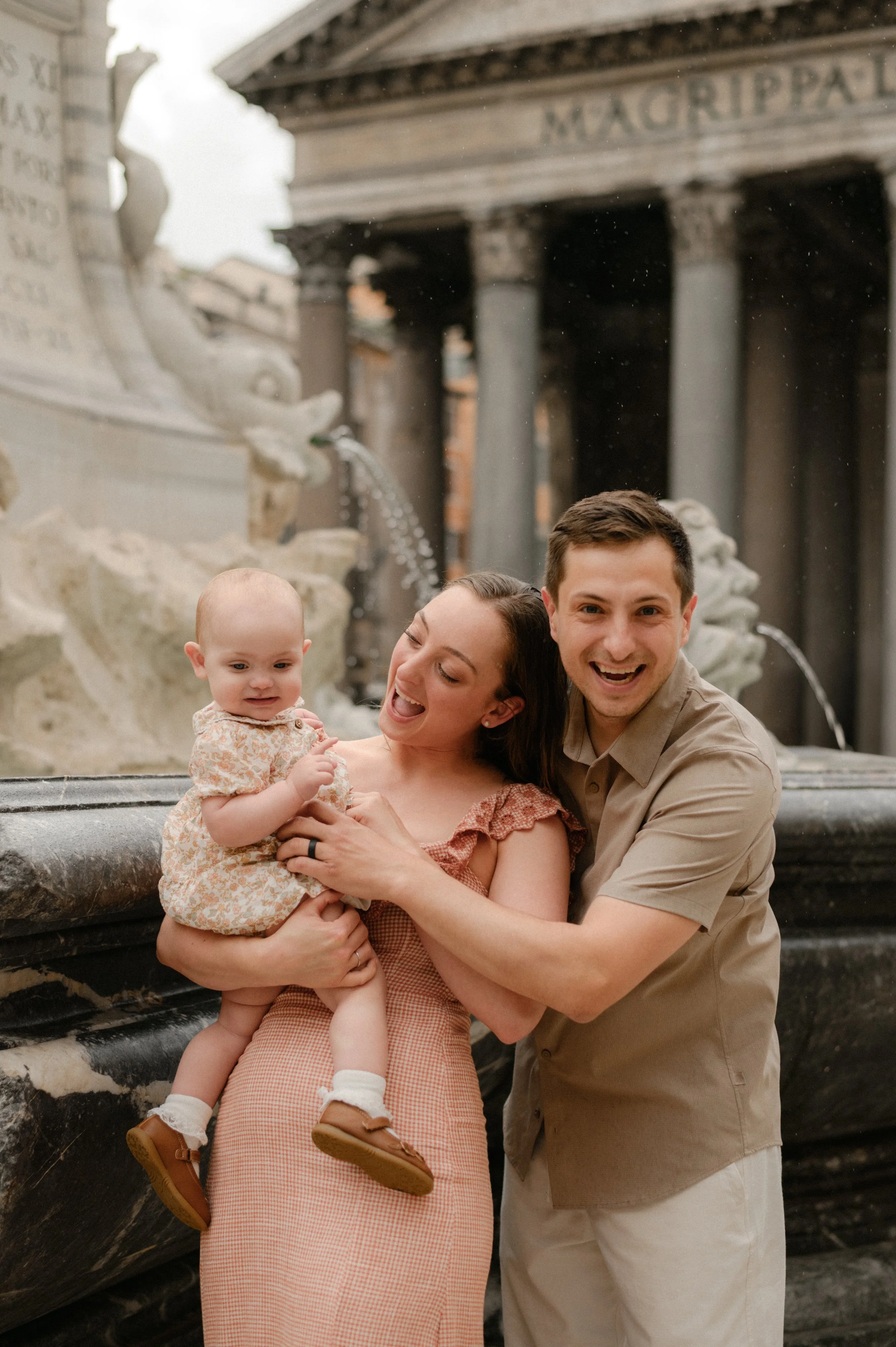 Family photoshoot in Rome near Pantheon