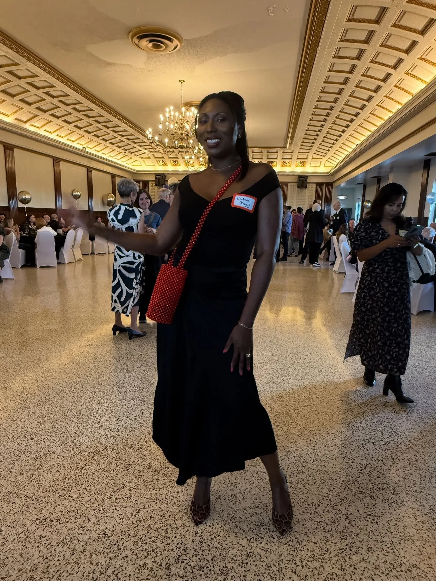 Day 173: We keep celebrating our Chicago stars, and today we&rsquo;re raising a glass to @merzapothecary on their incredible 150th anniversary! 🥂 

Honoring this massive milestone with a classic black outfit&mdash;adding a stylish punch of color fro
