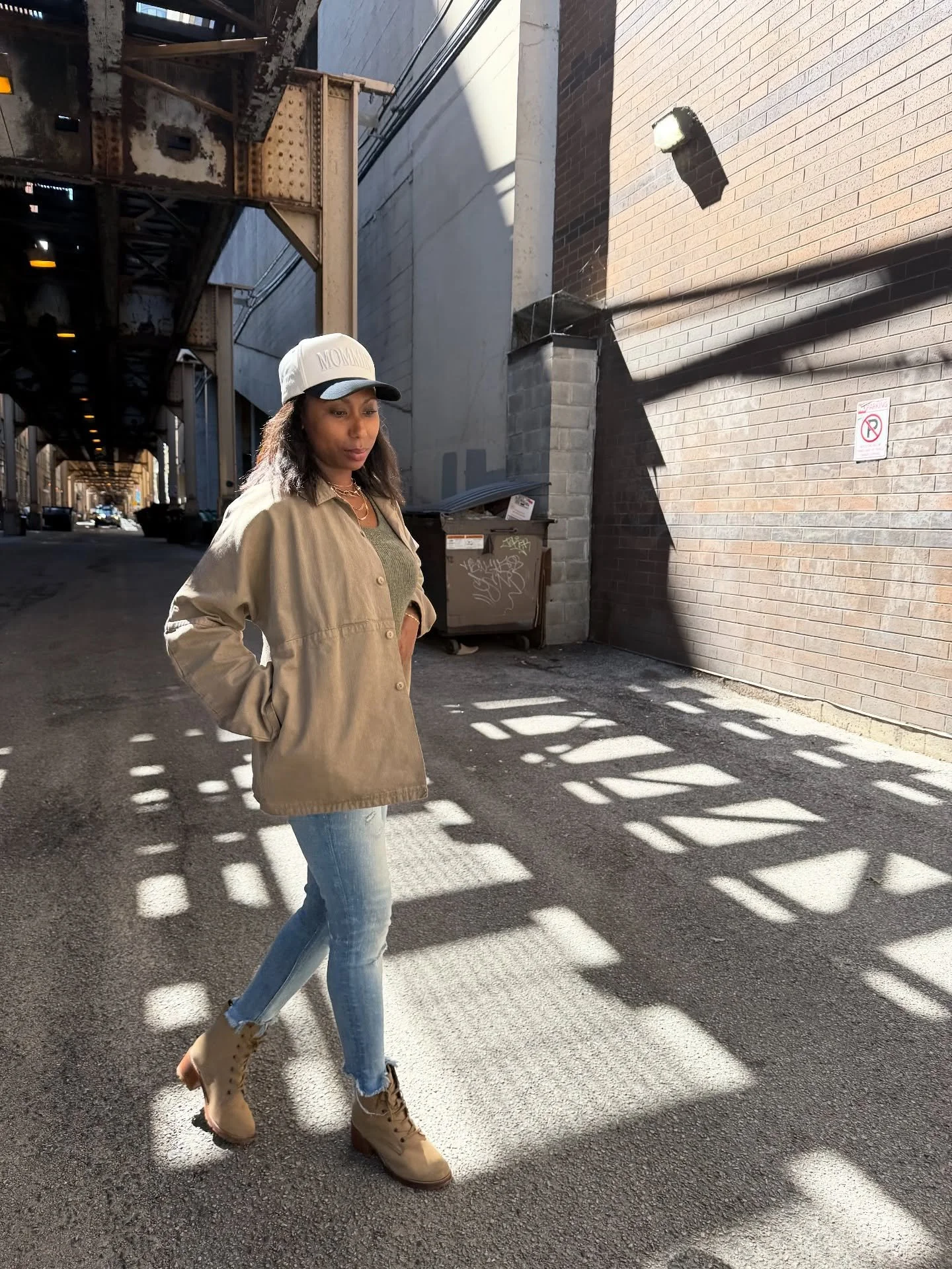 Day 174: ultimate uniform for an effortless chic outfit while getting my steps in around Chicago. 

Can we just agree that this @allweremember jacket makes the whole outfit? 🫒💚

#lettysparrow #365daysofchicagofashion #shoplocal #supportlocal #chica