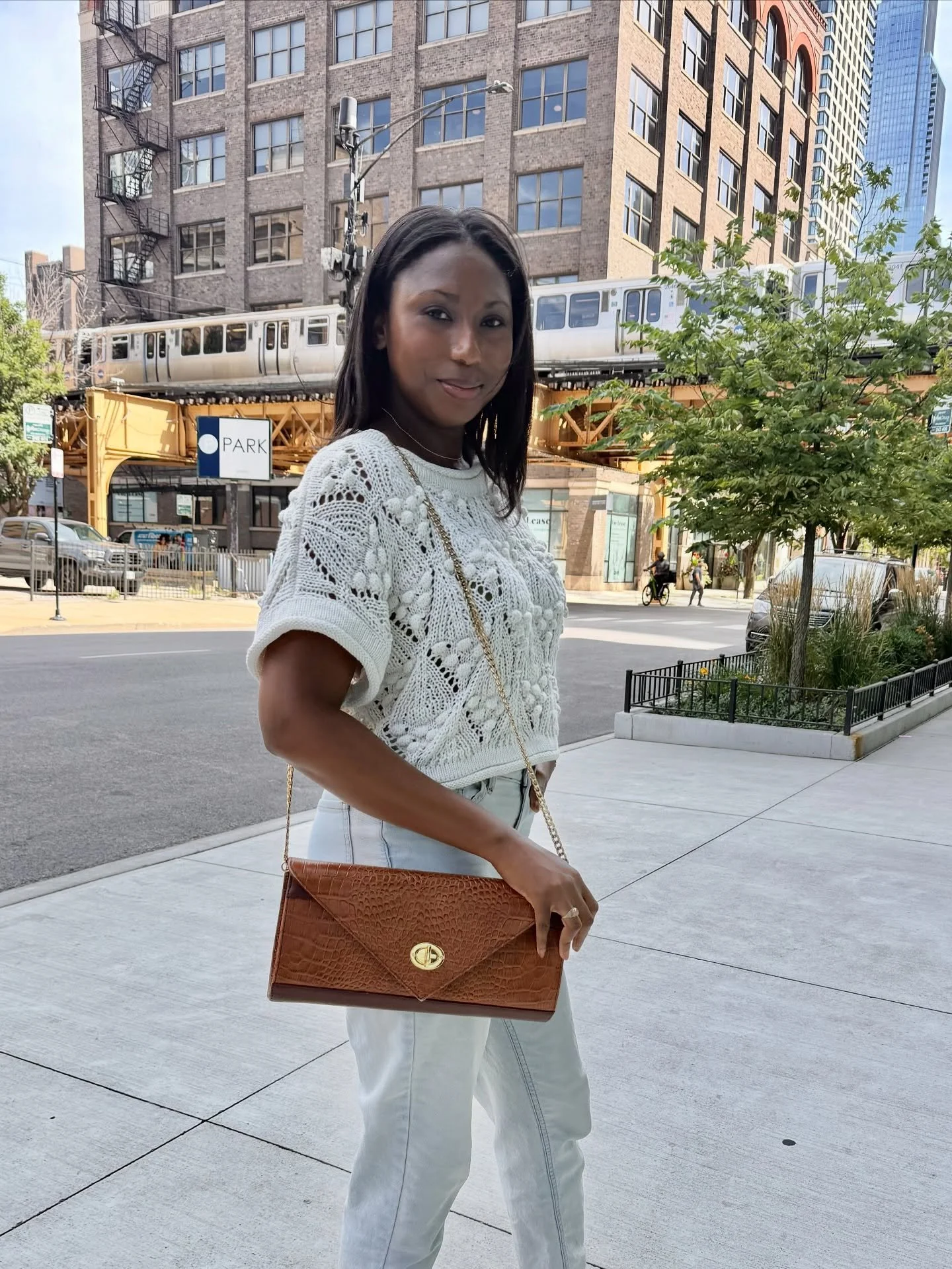 Day 275: This gorgeous brown handbag from @borrispowelldesigns is my current obsession. It&rsquo;s the perfect size and the craftsmanship is seriously next level. 

What&rsquo;s your current must-have accessory? 👇🤎

#lettysparrow #fashion #365dayso