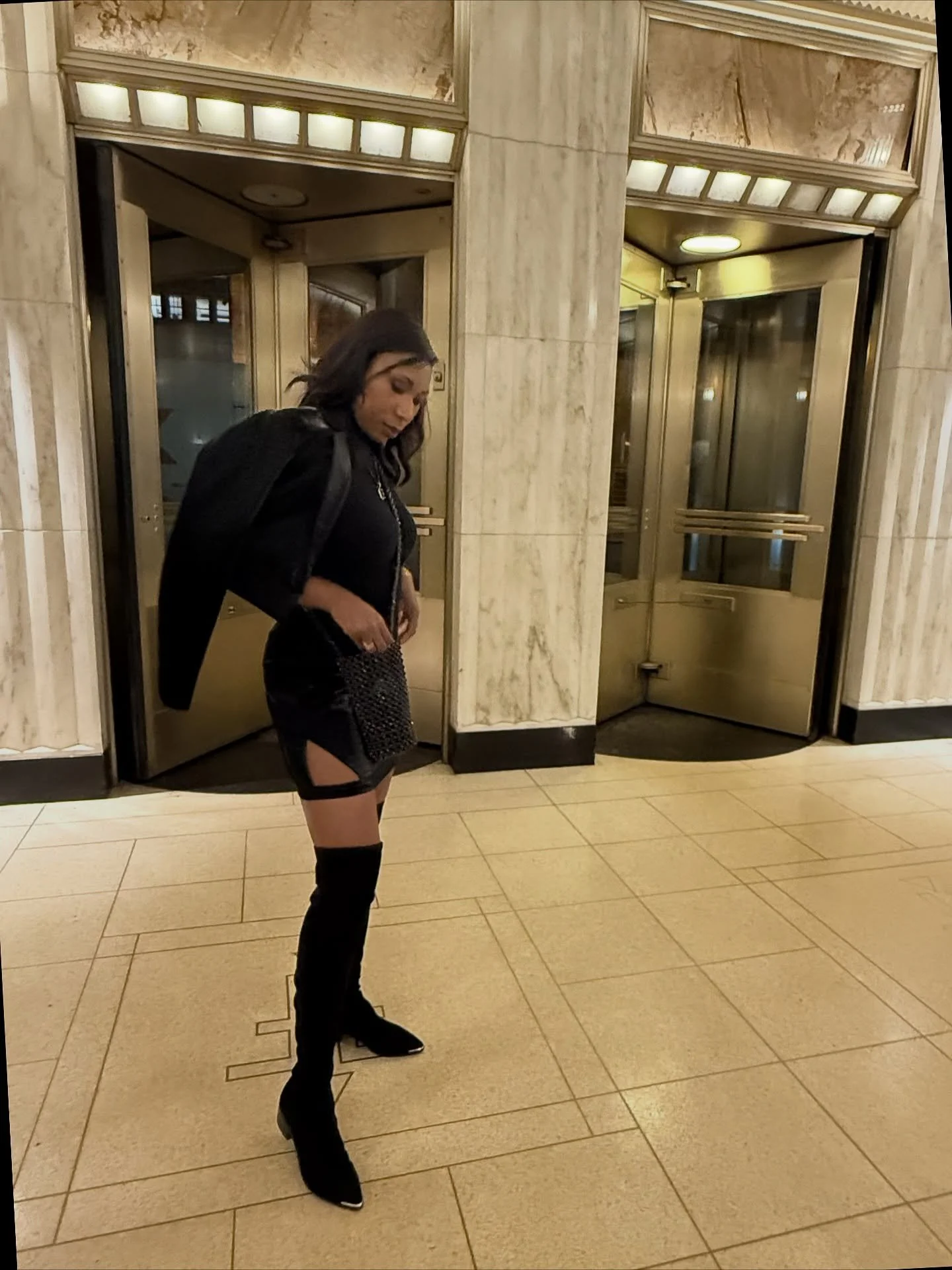 Day 312: Head-to-toe @christinakarinofficial serving sleek sophistication. 

🖤 Black, bold, and loving that hidden, alluring detail on the skirt.

#365daysofchicagofashion #shoplocal #chicago #fashion