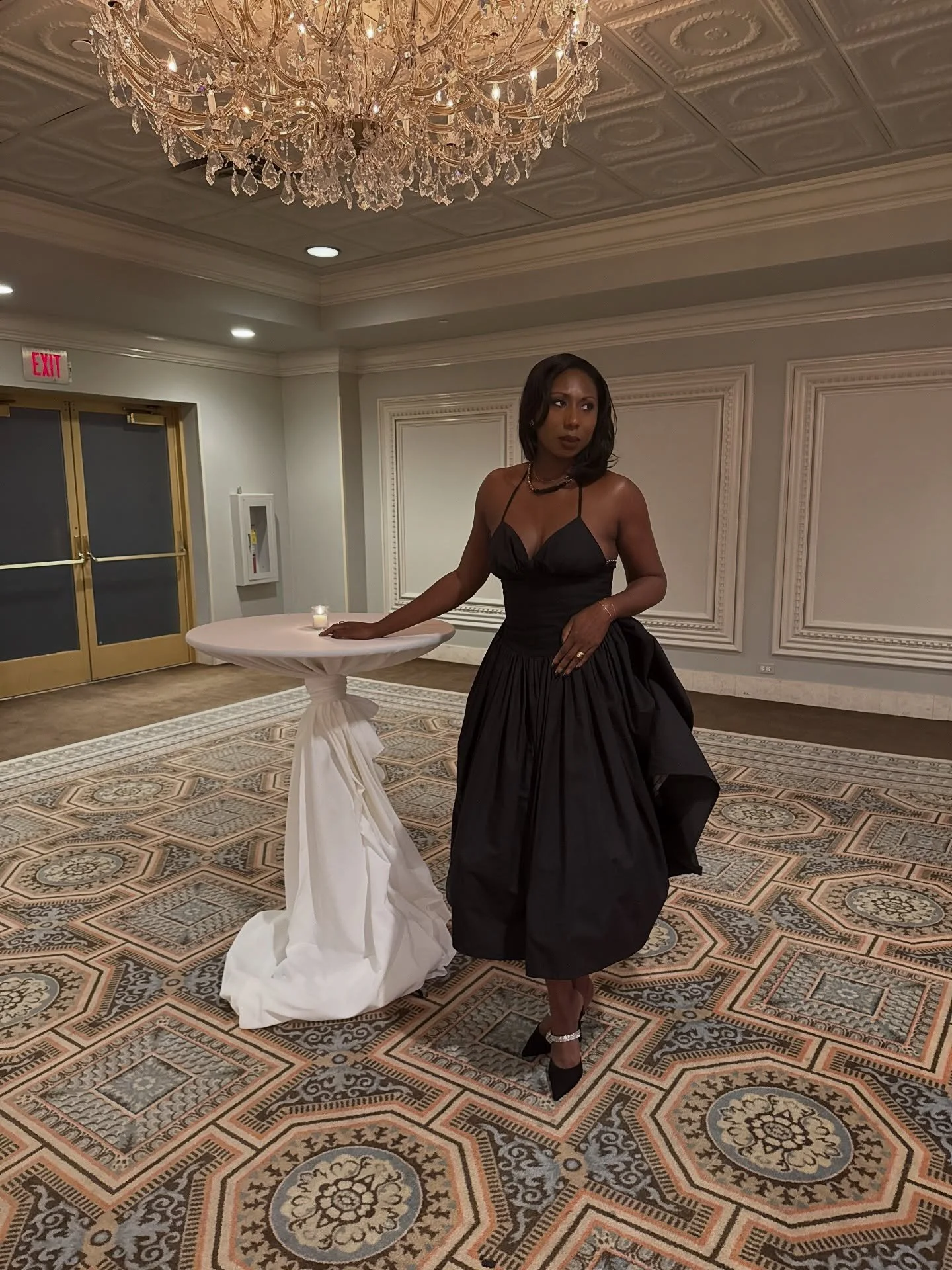 Day 317: Once again @ajovang turning a look into THE LOOK 🙌✨

Rate this from 1 to 10 🖤🤩! 

#fashion #chicago #365daysofchicagofashion #lettysparrow