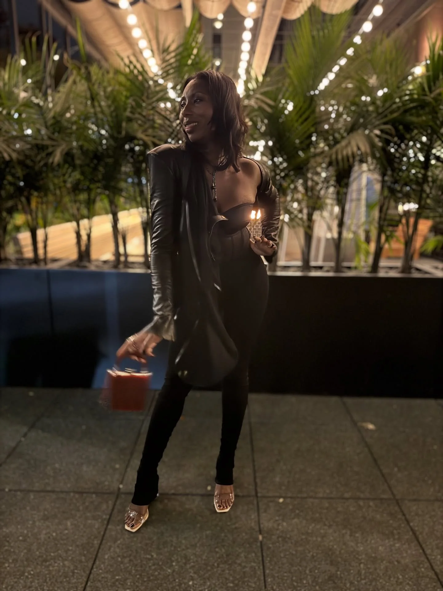 Day 319: Niczka is easily one of my favorite designers for creating truly chic, elevated black looks. She just gets it! 🫣🖤 

Lamb skin jacket and signature pants @niczkadesignhouse