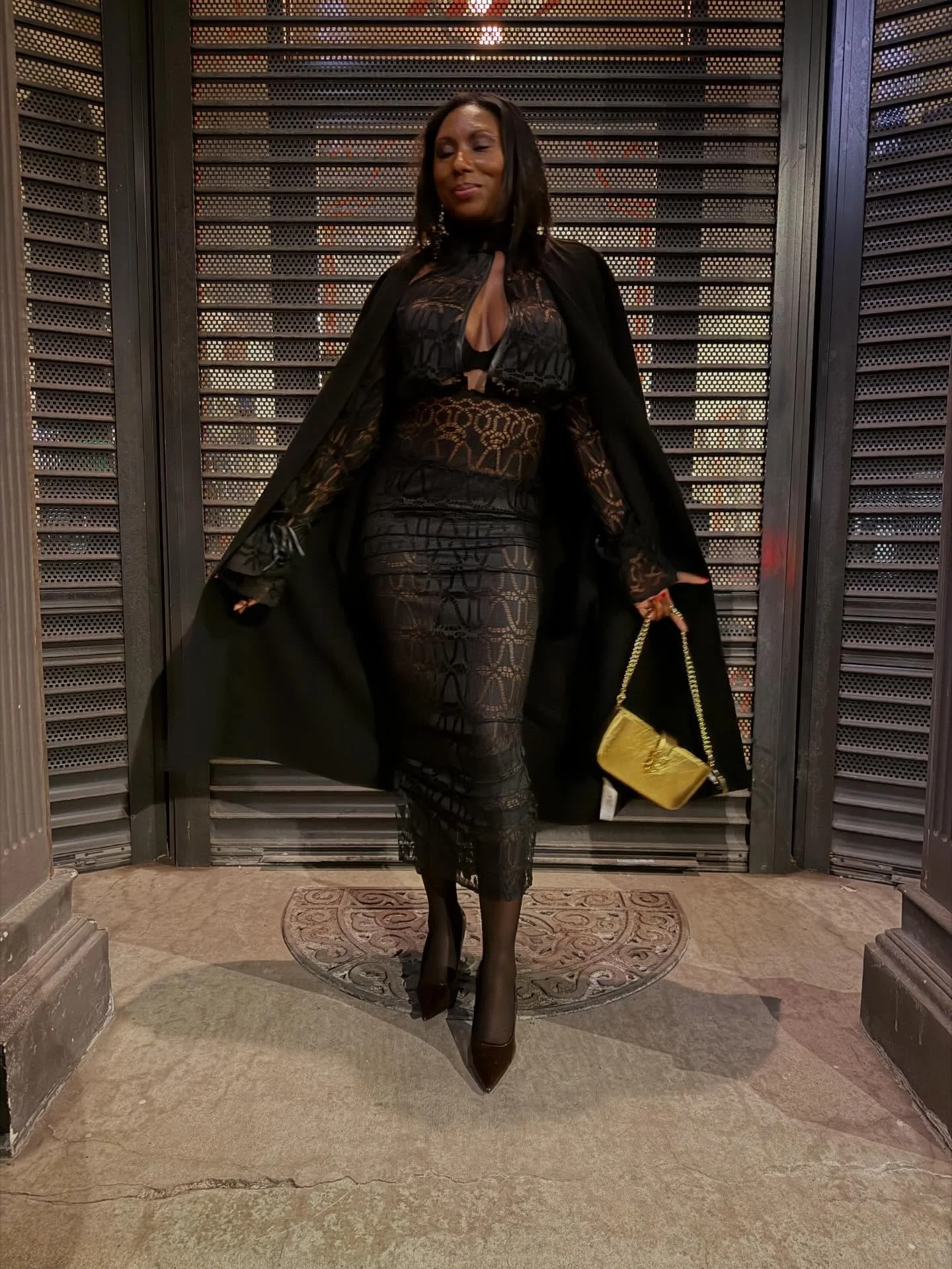 @niczkadesignhouse you did it again! 🔥🔥
Can you even believe this edgy and sexy dress? Yes, I wore this baby for dinner 

Black on black&mdash;always or forever?