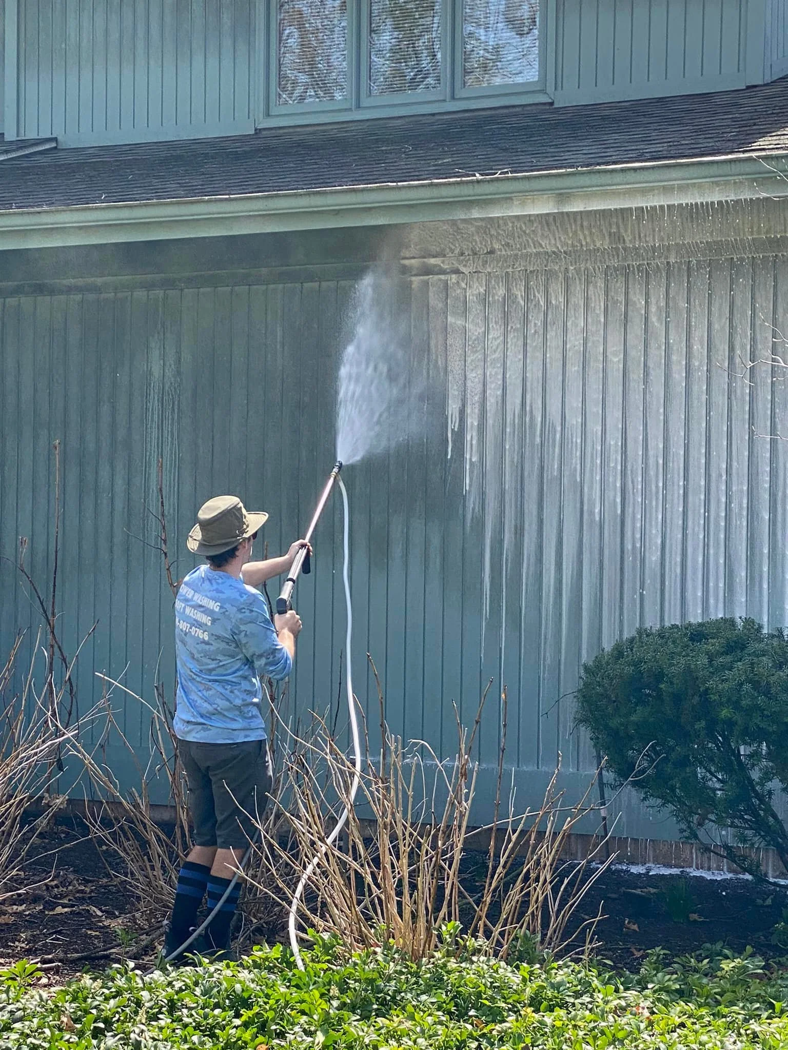 Powerwashing_Painting_Services_Team_12.jpg