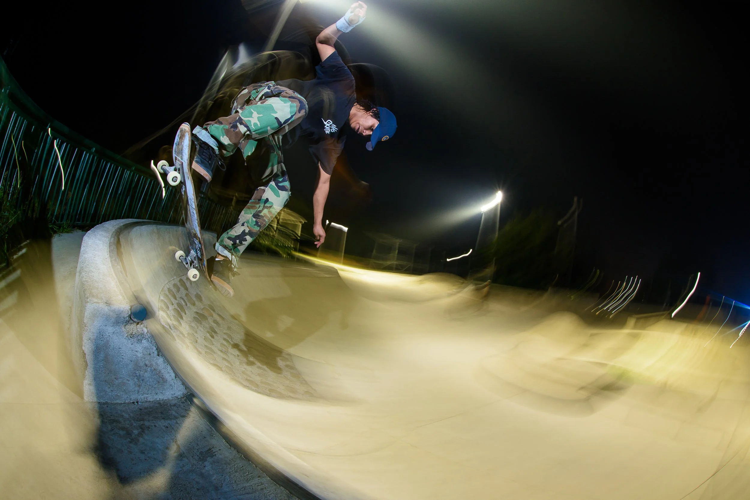 Javier Navarrete - Frontside Noseblunt en skatepark Isla Cautín.