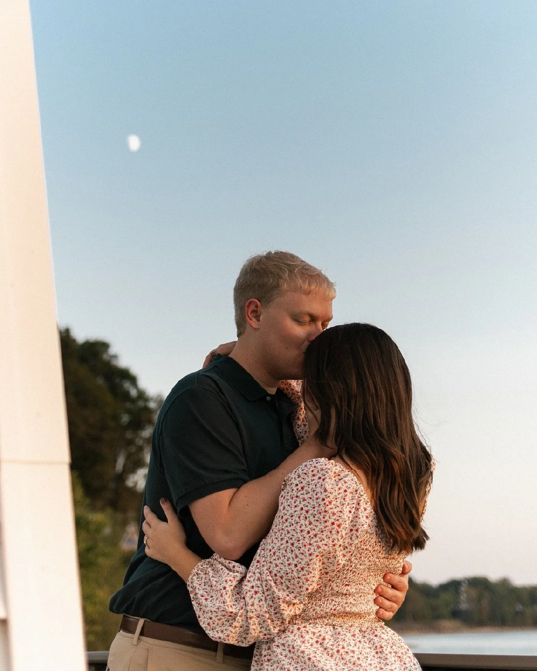 Wedding day for Shelby + Alex 🤍🕊️ 

I swear once we&rsquo;ve taken engagement photos, the time before the wedding just flies because how is it possible that this October sunset session was already 8 months ago ! Engaged couples, strap in because we