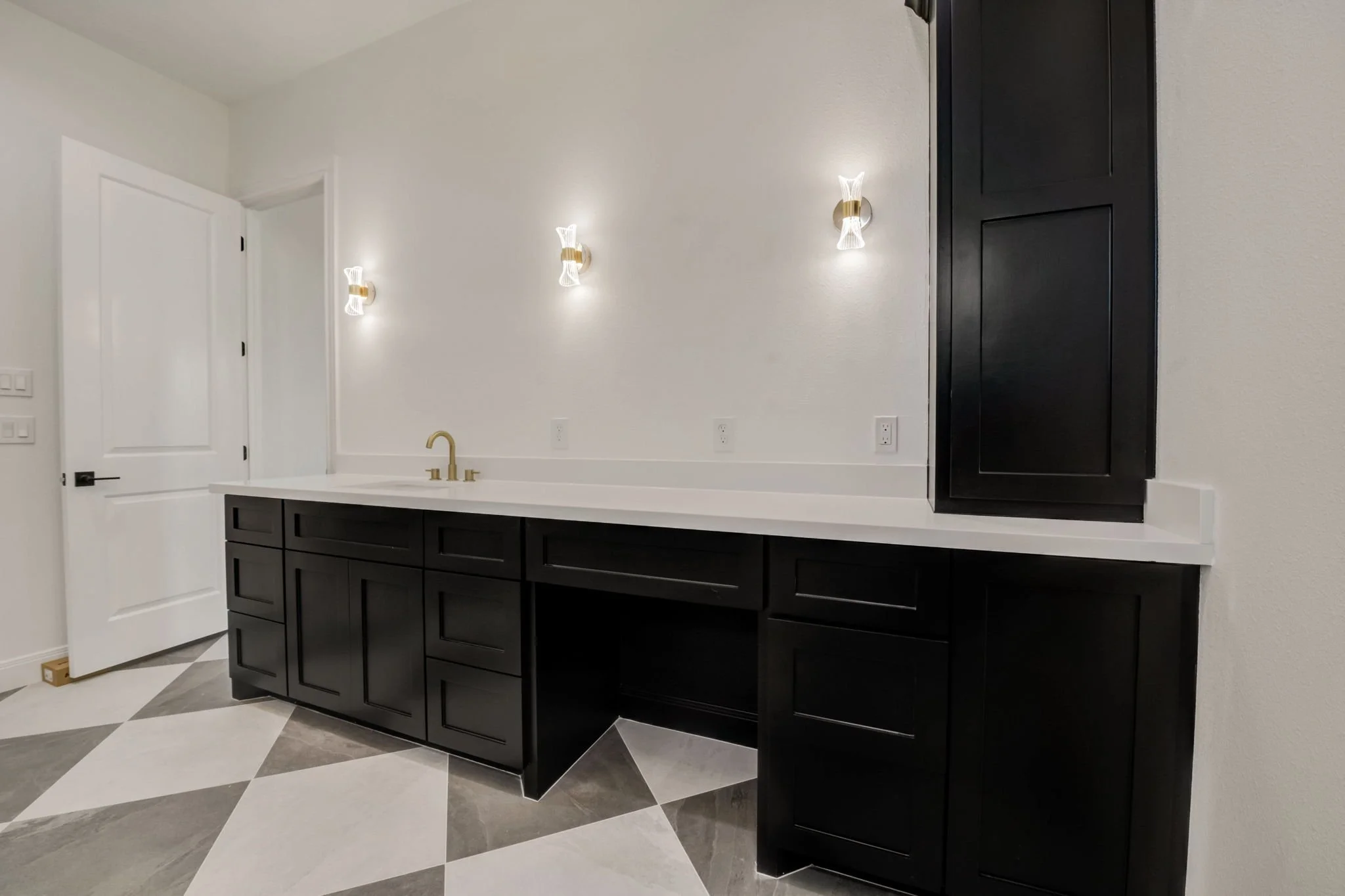 bathroom maley 4.jpg