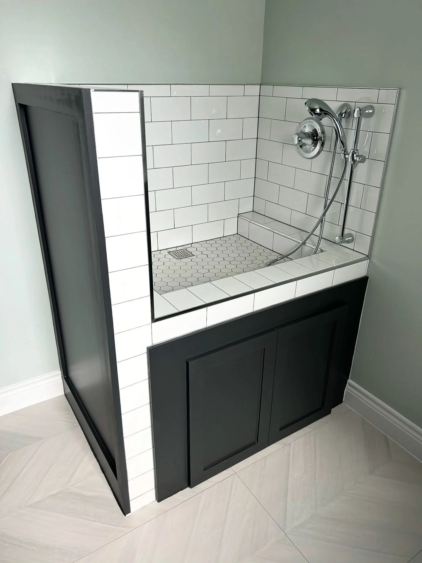 From muddy paws to squeaky clean ✨ Check out these pull-out stairs lead to their very own spa bath in the laundry room.