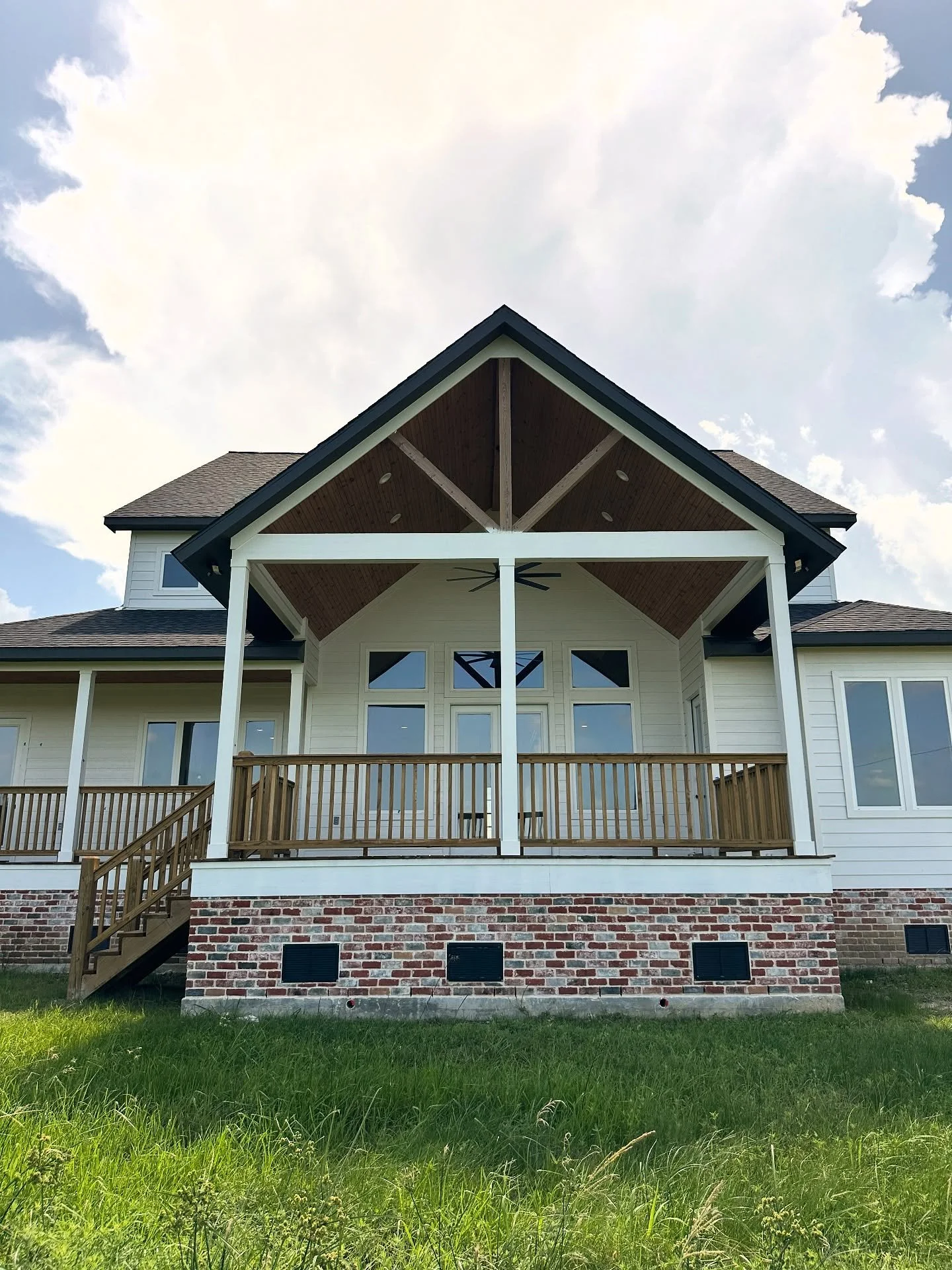 Classic design, quality construction, and plenty of room to enjoy the view. This back porch is the perfect finishing touch to a beautiful home.
.
.
#CustomHomeBuilder #DreamHomeDesign #QualityCraftsmanship #HomeDesignInspo #LuxuryLiving #NewHomeConst
