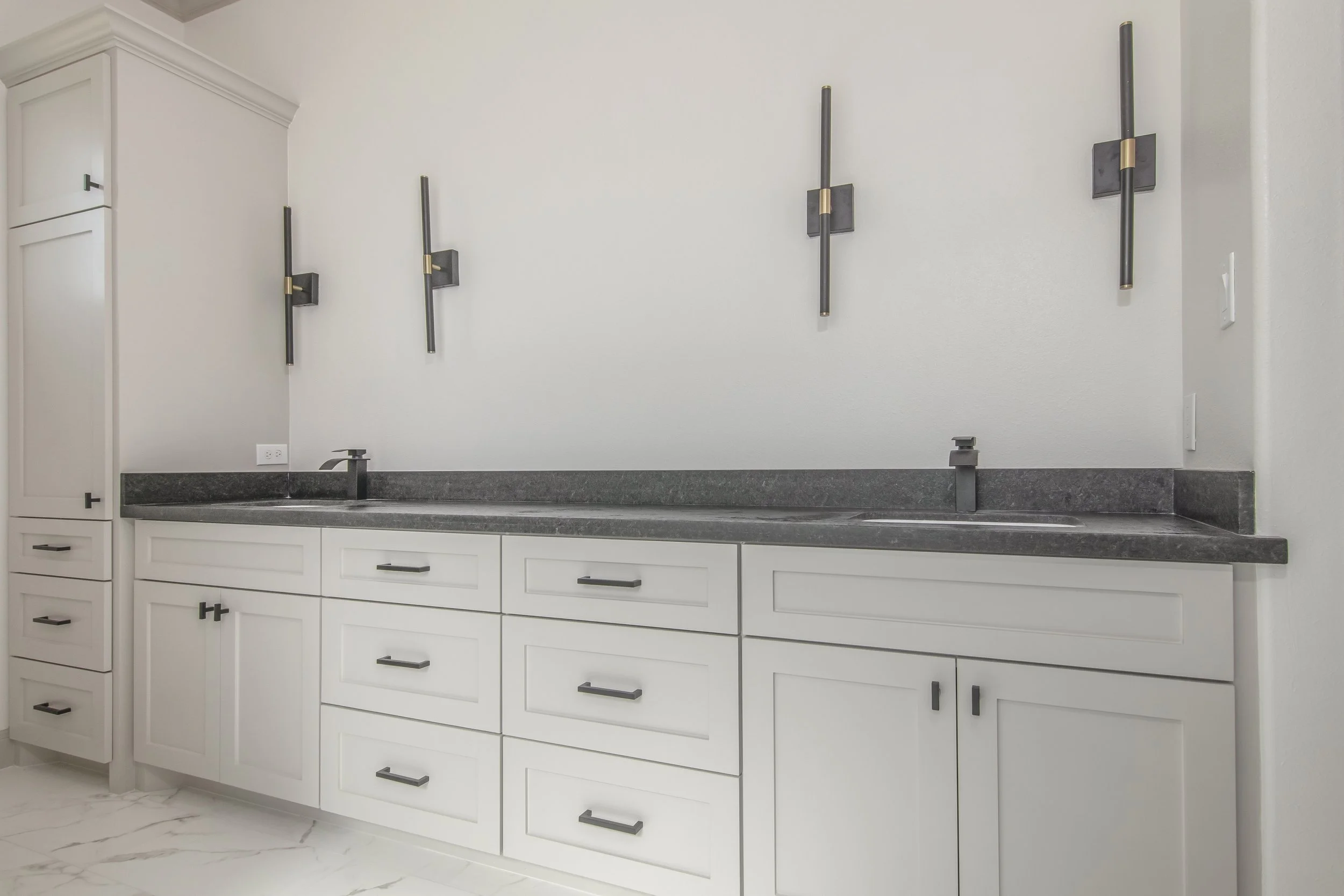 bathroom white 2.jpg