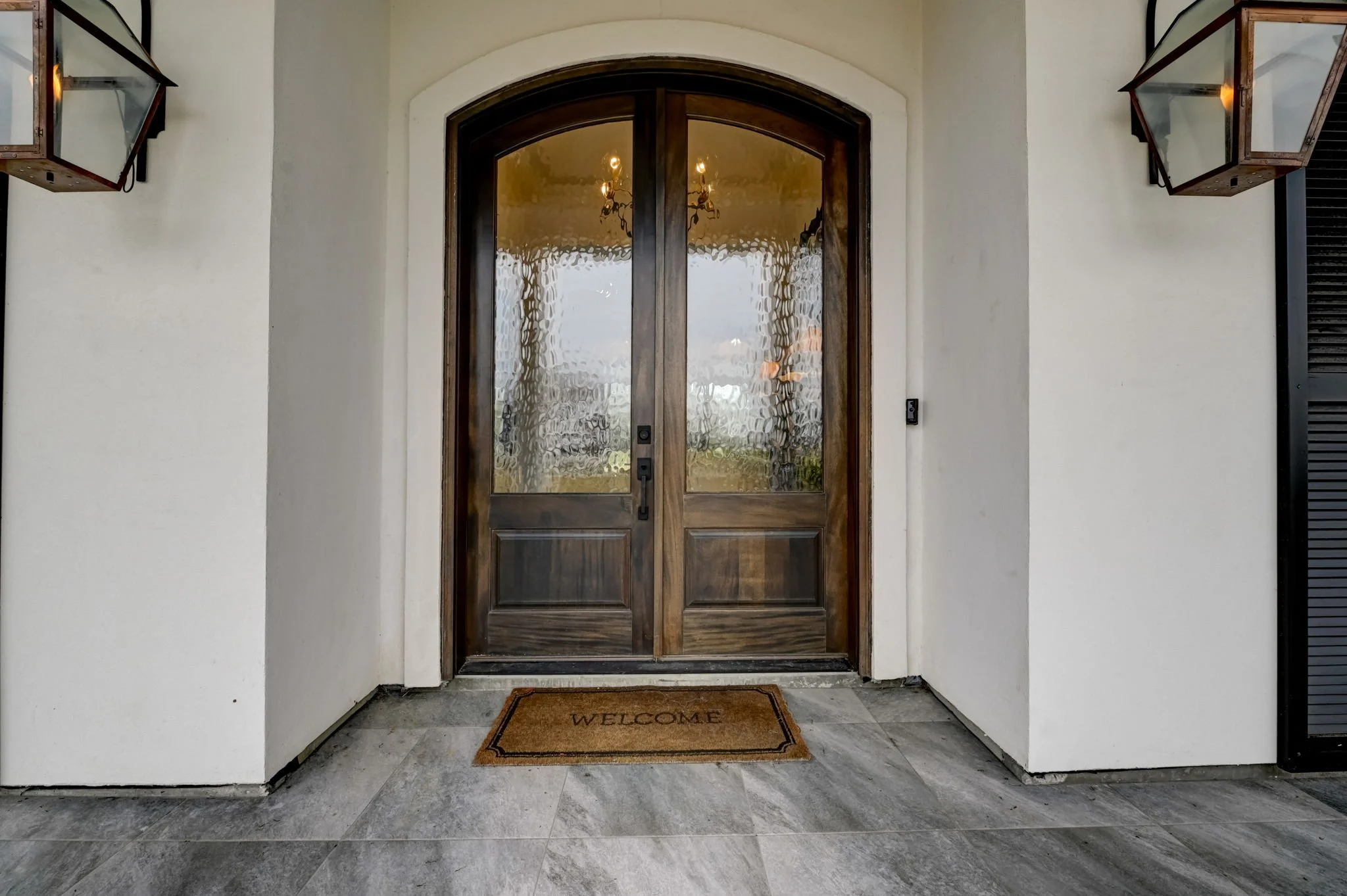 7-web-or-mls-Blackhawk Dr-007.jpg