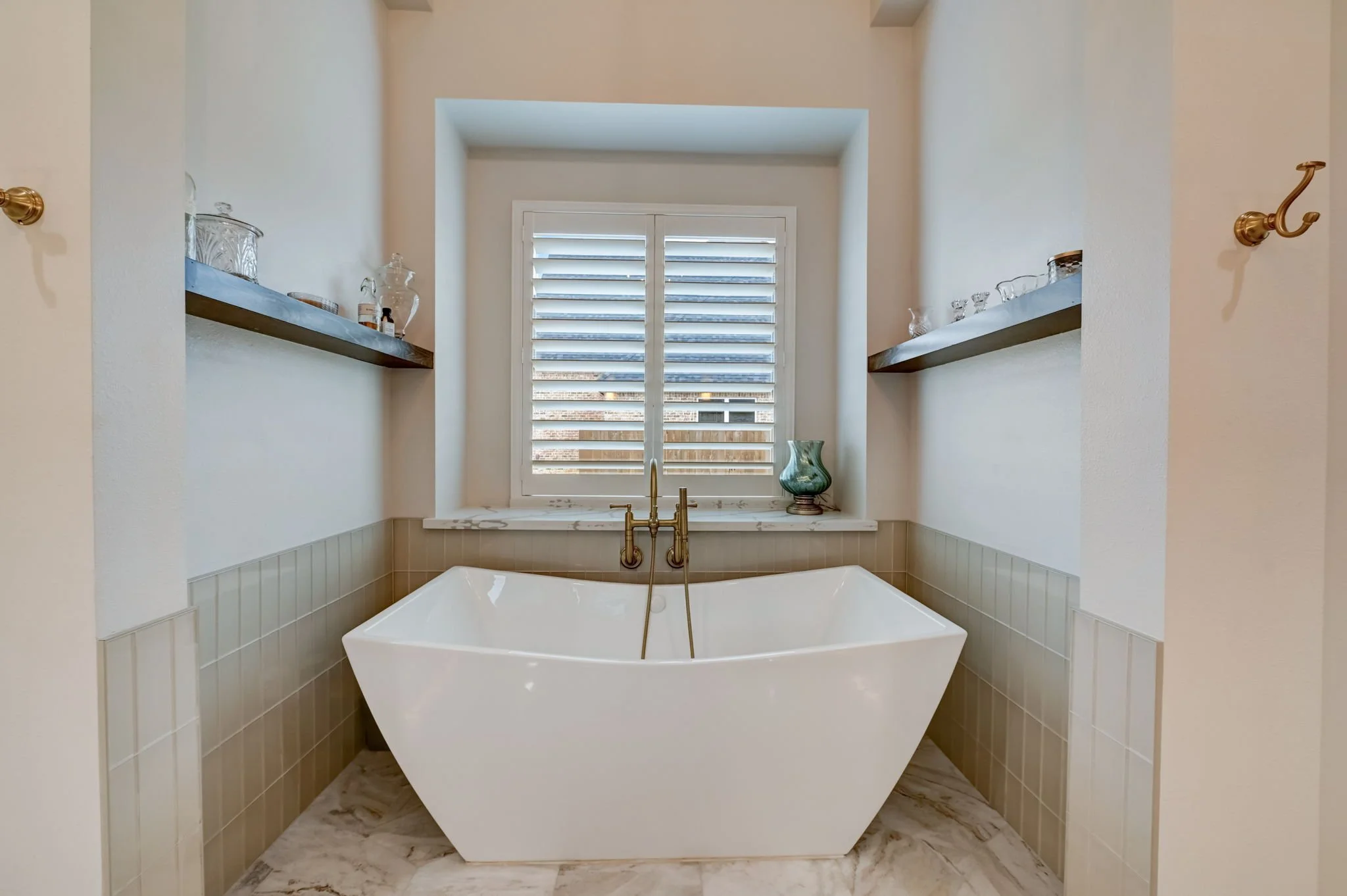 bathroom 2.jpg