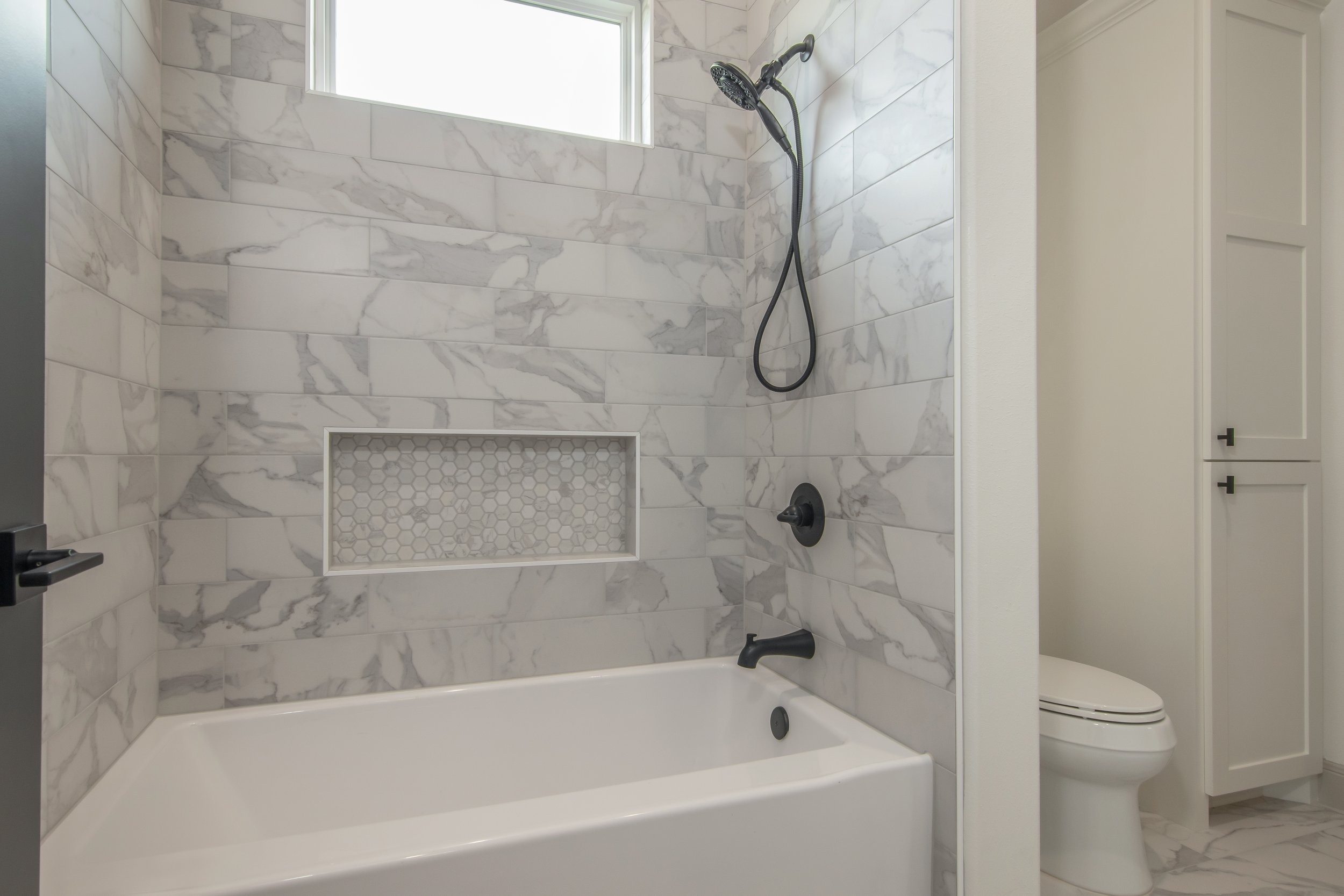 bathroom white.jpg