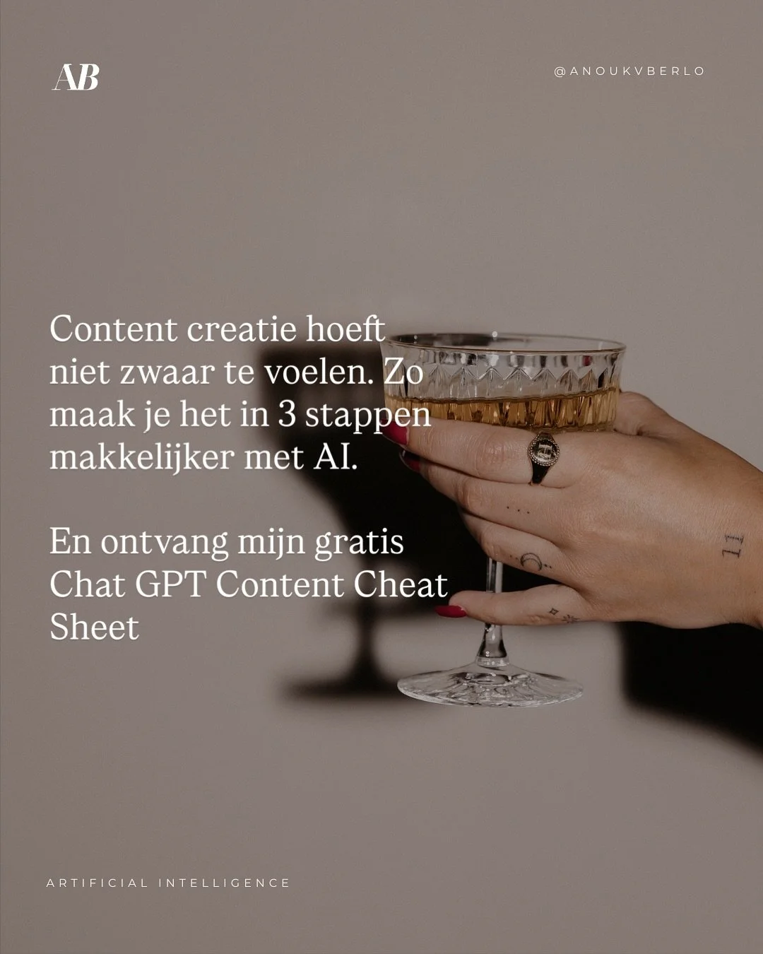 Content creatie hoeft niet zwaar te voelen.
Je mag het juist makkelijker maken. ☁️
Door slim te automatiseren, creëer je niet alleen tijd…
maar ook rust, ruimte en flow. ✨
Elke zondagochtend stelt Chat GPT mij 8 vaste vragen.
Die beantw