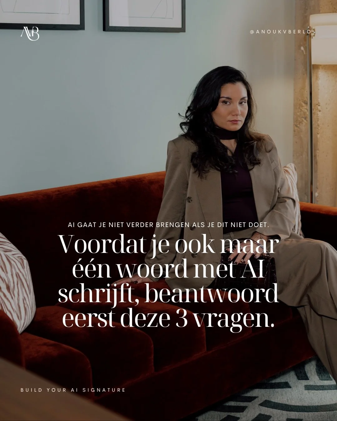 Voordat je ook maar &eacute;&eacute;n woord met AI schrijft, moet je deze drie vragen kunnen beantwoorden.
Zonder deze basis weet AI niet wie jij bent en krijg je altijd algemene output terug. 
Alles behalve betrouwbaar en authentiek. 

Wil je leren 