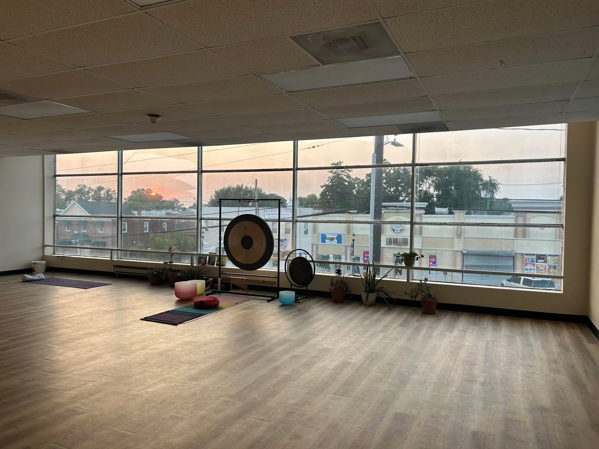 😍Yoga 101 with me tonight?😍

💪🏻I don't have to teach. 
🤓Tonight I get to learn!
I just decided I'm dropping my work, letting the kids fend for themselves and I'm doing something for myself!

Elizabeth Poetter Davis is going to work her magic and