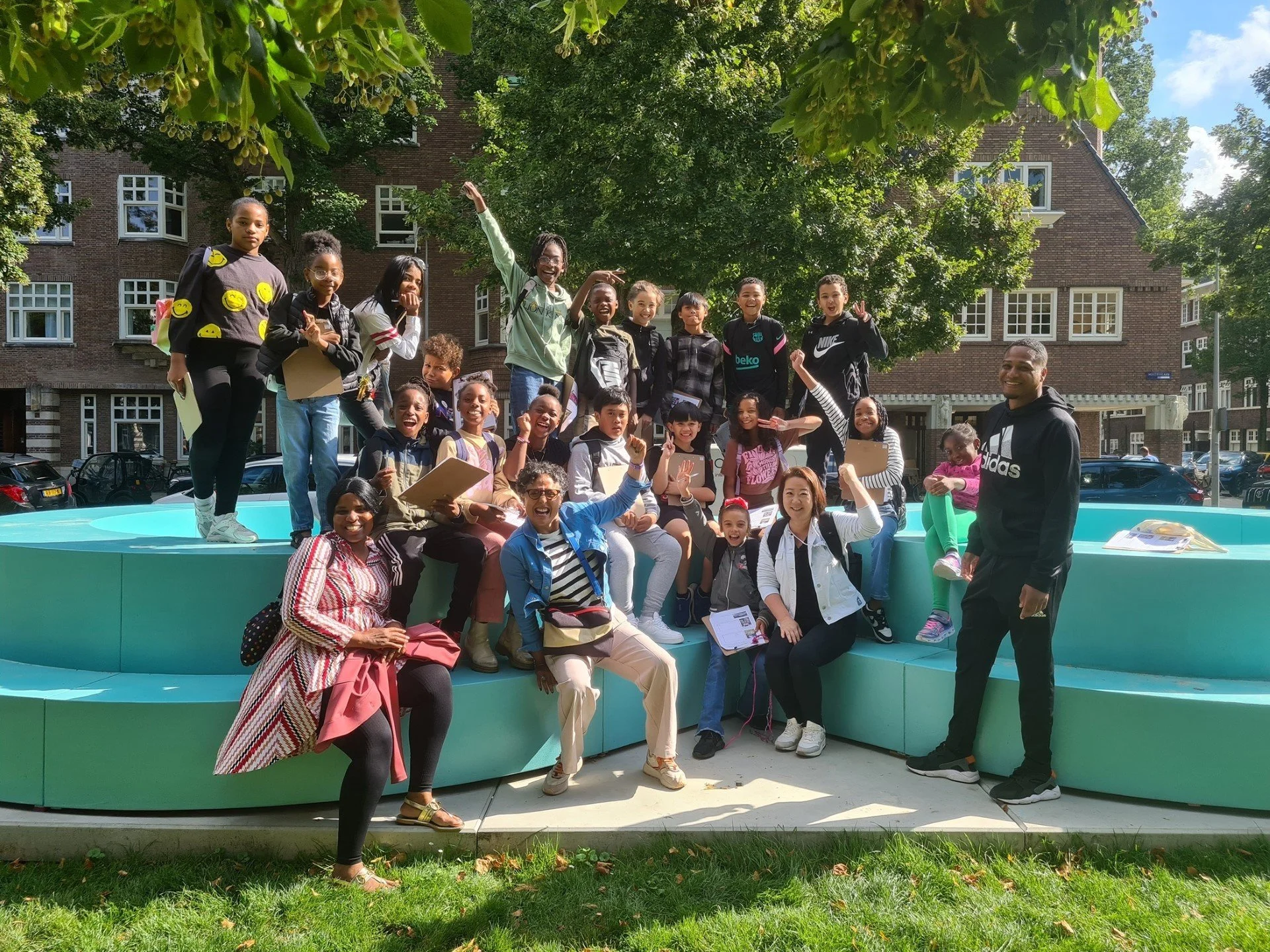 Tamboerijn+school+uit+ZuidOost+op+bezoek+2.png