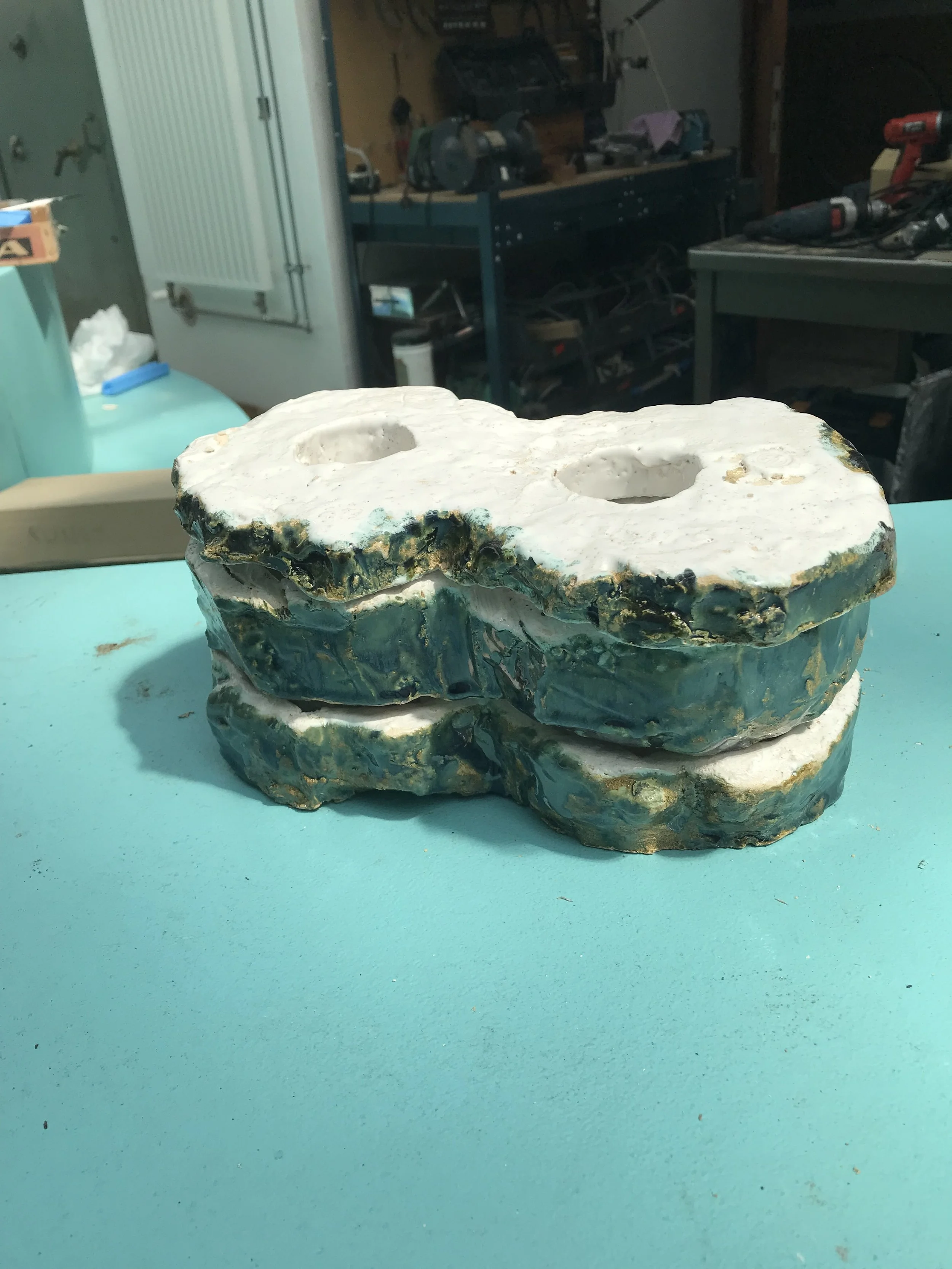 Race tekens / Race signs, 2023–ongoing
ceramics, circa 18 x 13 x 2 cm / 7 x 5 x 0.8 inches