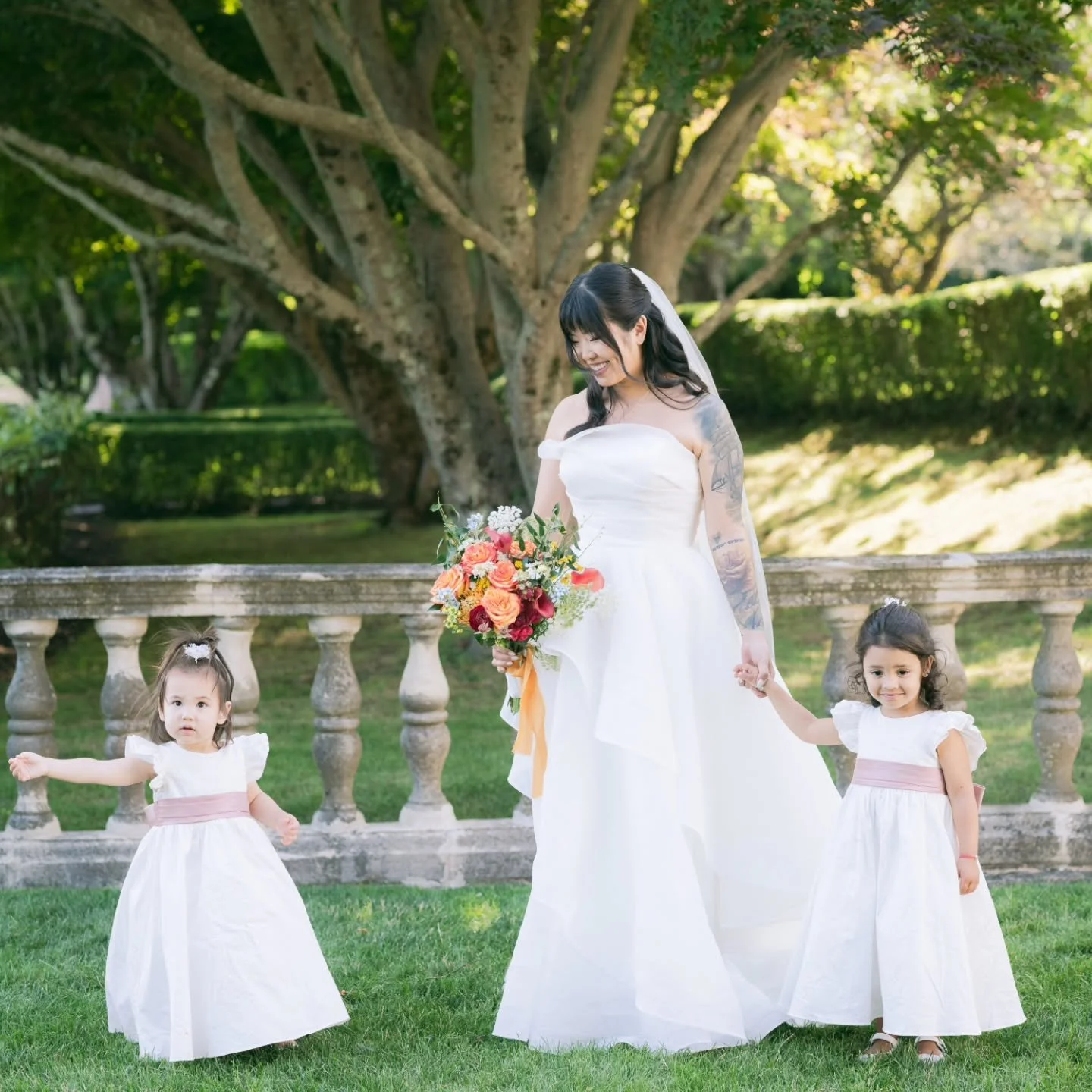 ✨️ Hayley &amp; Ezra ✨️ 

The sweetest couple and definitely the sweetest celebration. We traveled all the way to Ipswich, Massachusetts @themansiononturnerhill this past July on a day that held the perfect temperature. Hayley is truly an angel and w