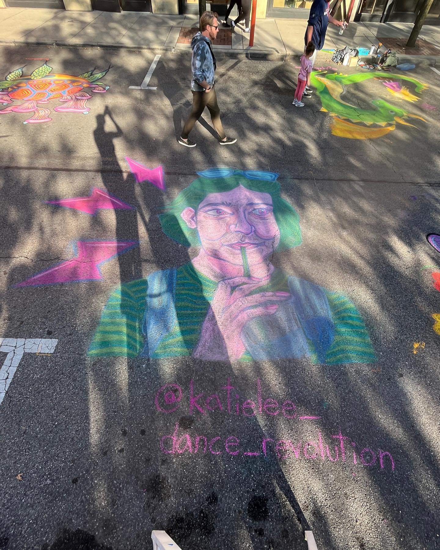 Thanks @chalk.the.block for having me last minute! Twas a great time chalking a portrait of me while simultaneously getting chalk all over me&hellip; 🪩💞 

Thanks @sewerangel_ for inviting me :) we just met, so fun! ✨