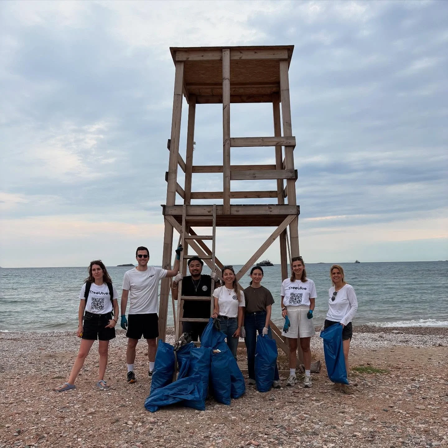 Beach cleanup with the next generation ❤️ #environment #beach #clean #together #teamwork