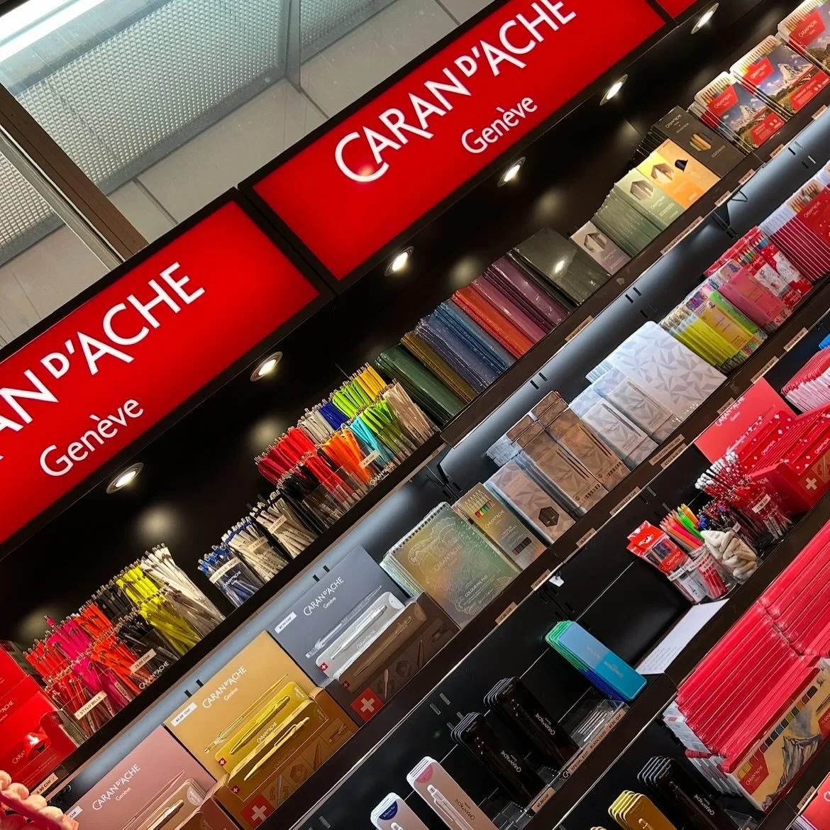 Walking through the airport in Geneva, the shops call you in every direction. 
Chocolate of course is everywhere but the real winner for me is the Caran d Ache 💙
Gorgeous and so appealing, 
I remember my Grandpa buying me a box way back in the 70&rs