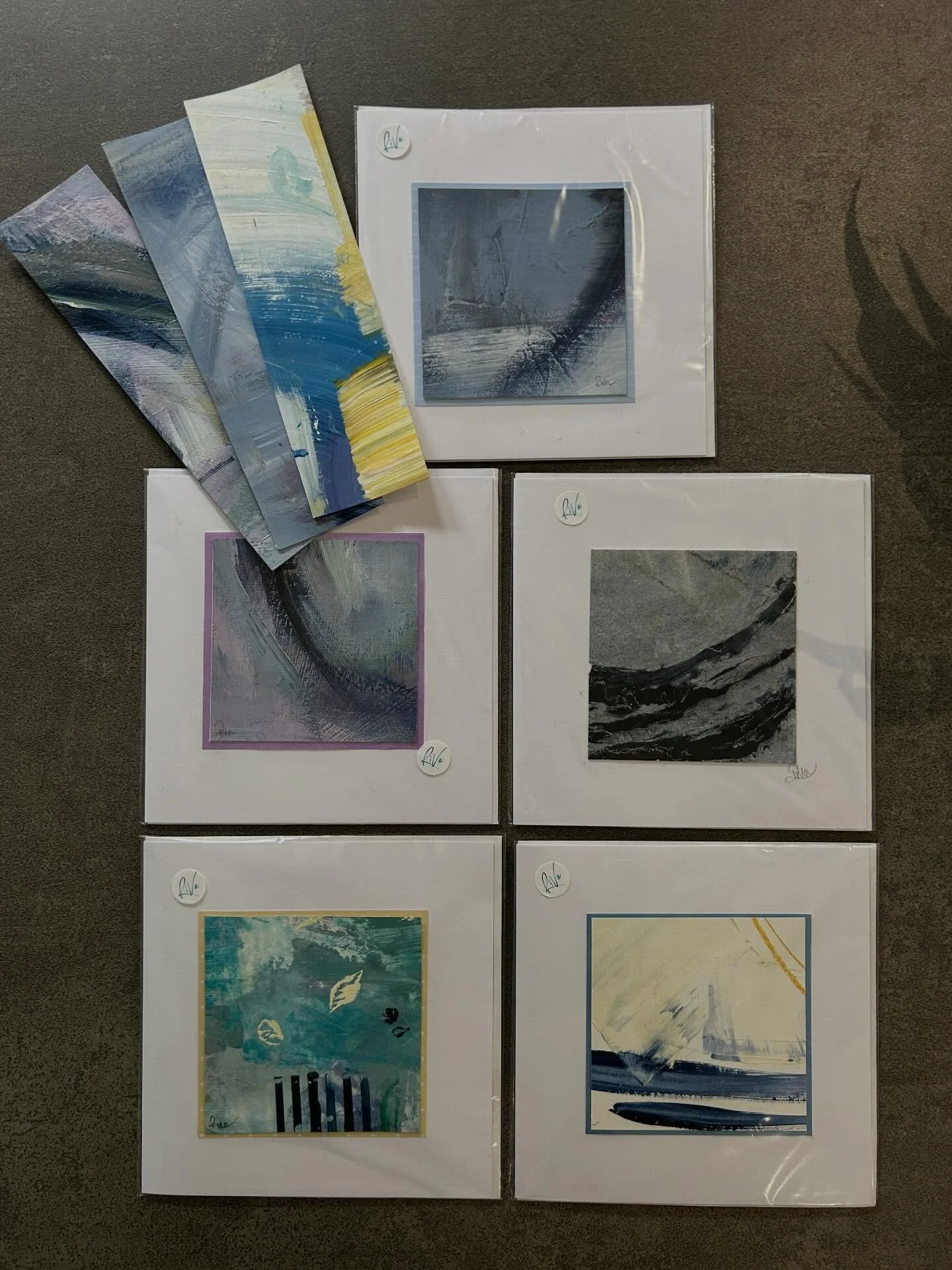 Birthday Giveaway ! 

To celebrate my birthday and another journey around the sun, I&rsquo;m offering a giveaway featuring a selection of original art greeting cards and bookmarks. 

To Win these hand painted original art greeting cards &amp; book ma