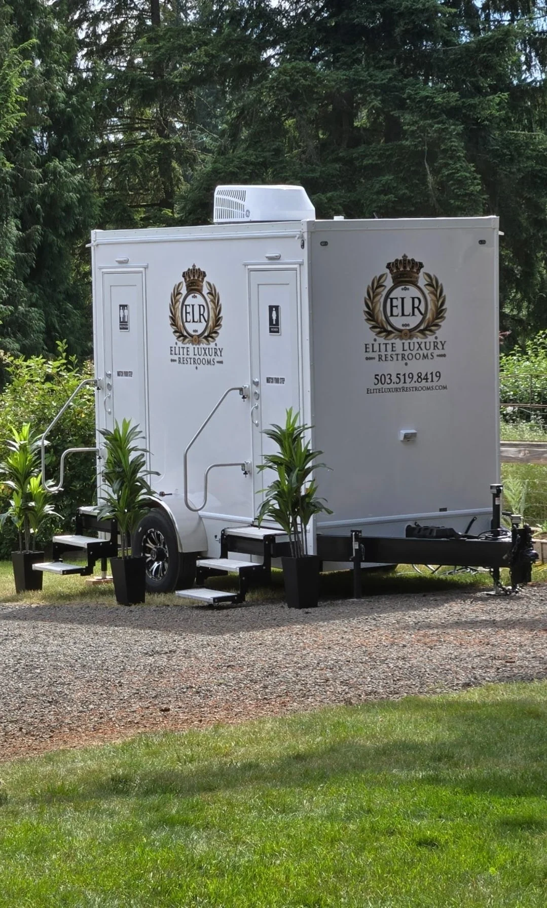 2 Station Elite Grand Restroom Trailer