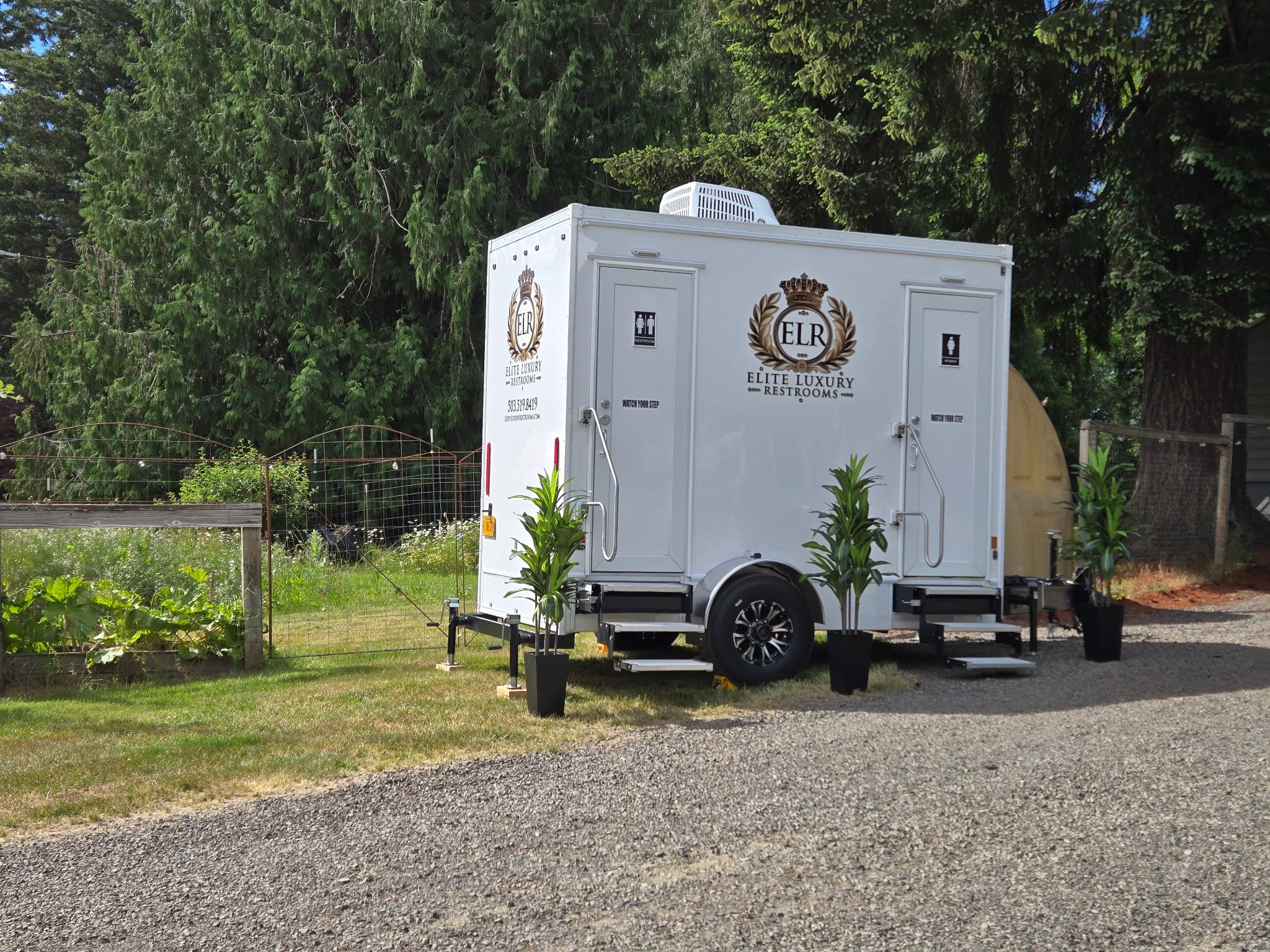 2 Station Elite Grand Restroom Trailer