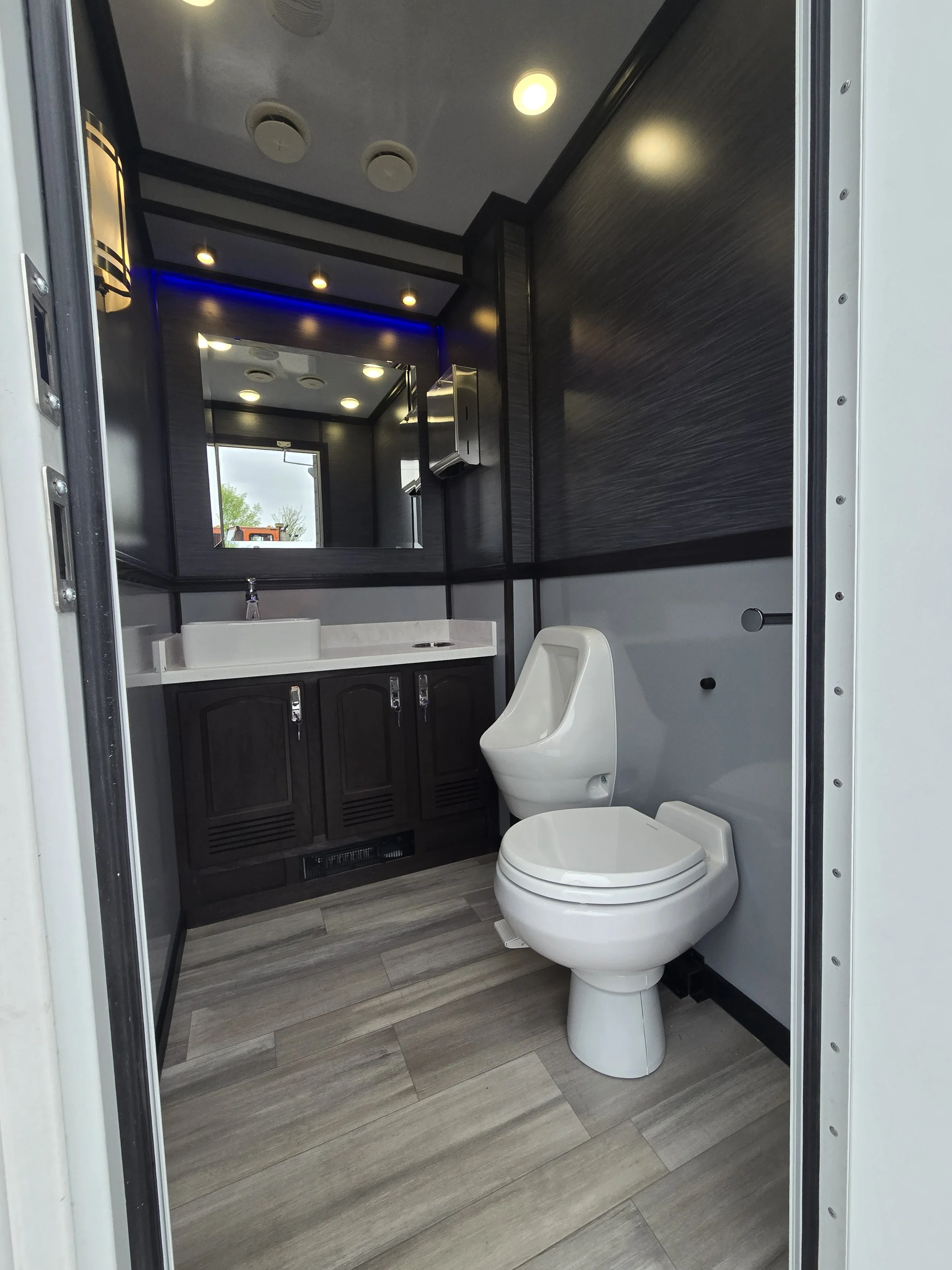 2 Station Elite Grand Restroom Trailer