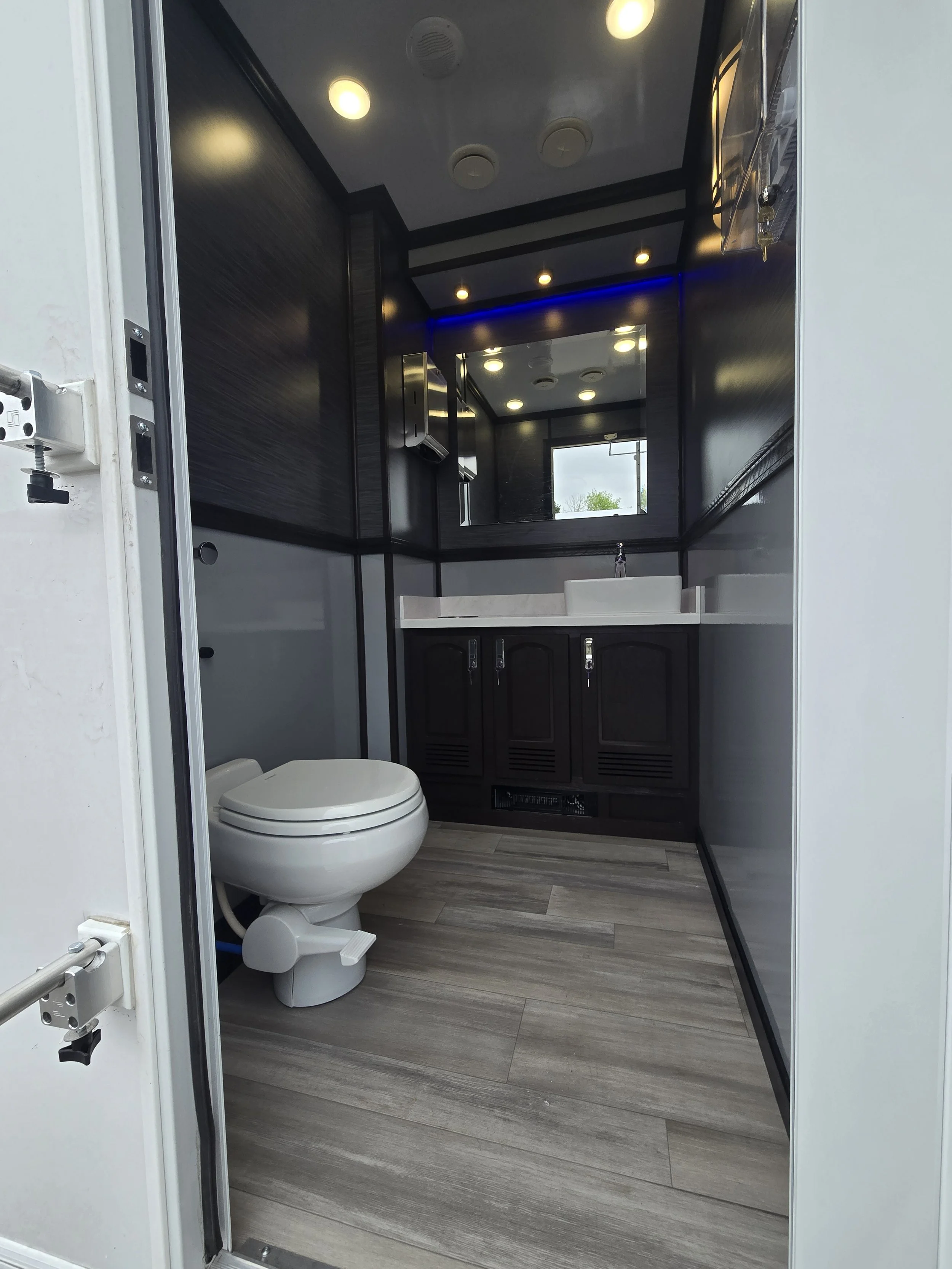 2 Station Elite Grand Restroom Trailer