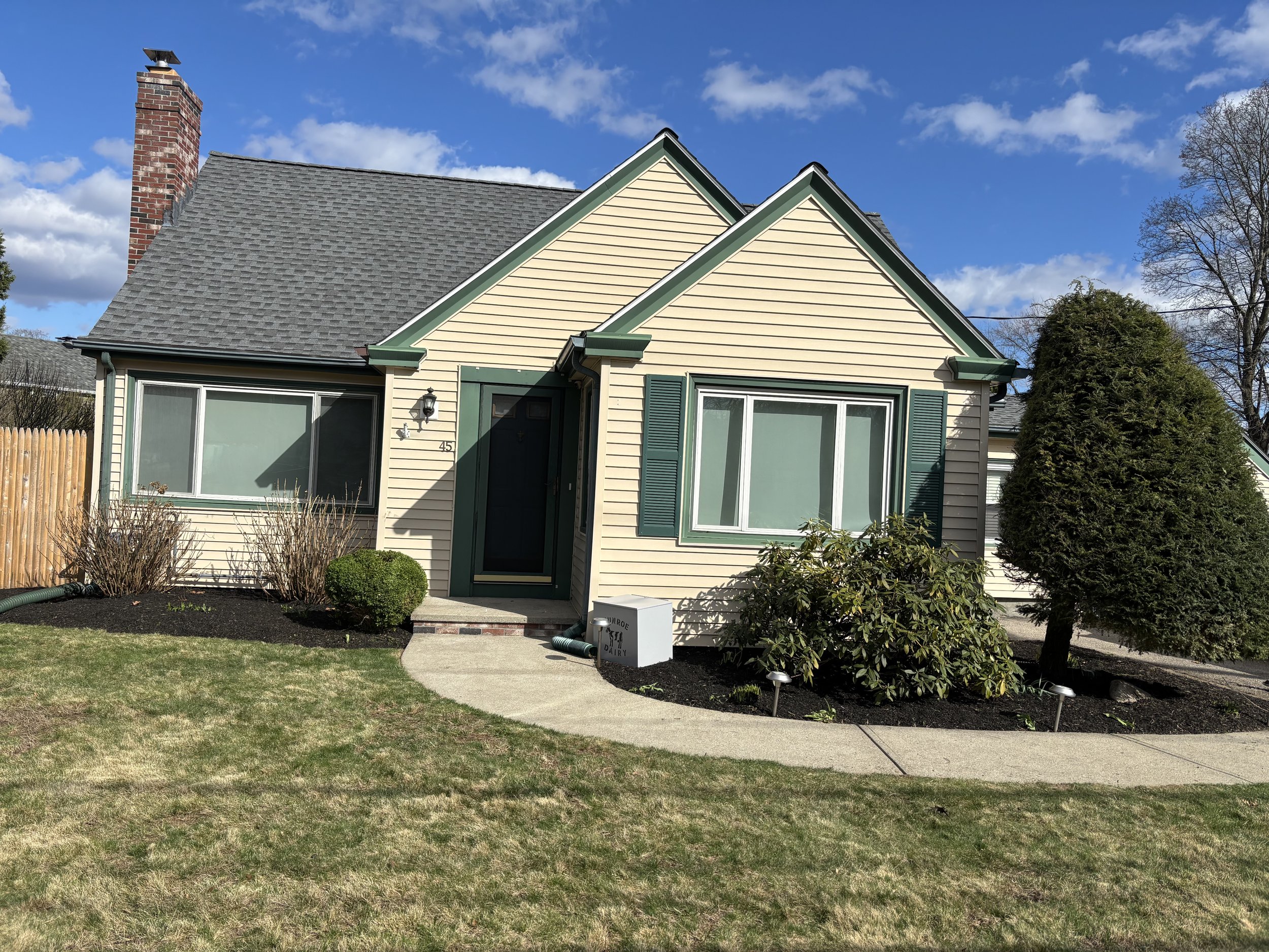 Power Washing House & Mulch Installation
