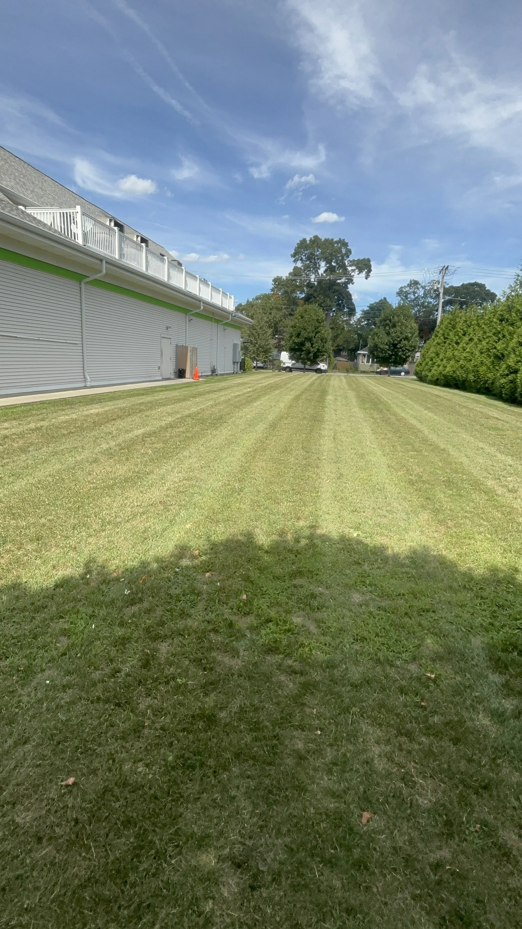 Weekly Commercial Lawn Maintenance in Rhode island