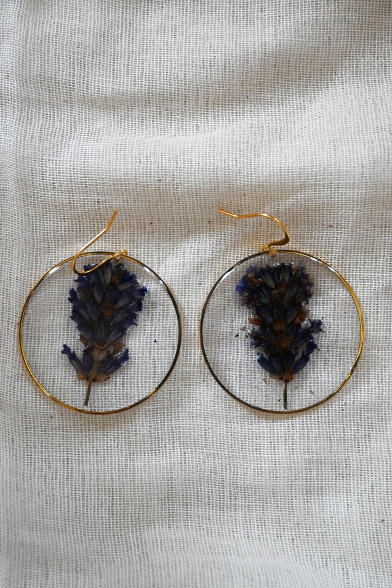 Lavender Real Flower Earrings.jpg