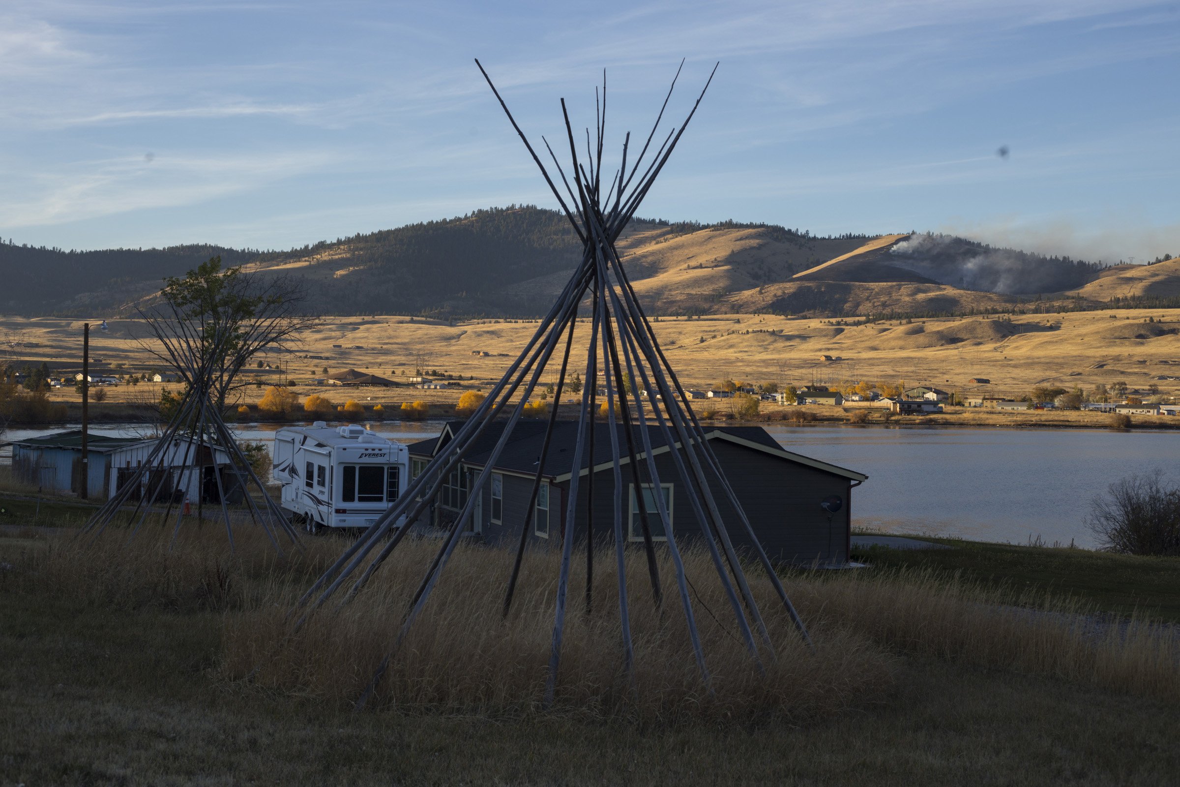  A teepee stands in a residential area of Elmo, Montana, as a prescribed burn overseen by the Confederated Salish and Kootenai Tribe’s Divison of Fire fades out on Tuesday, October 24, 2017. (Photo by Brittany Greeson) 