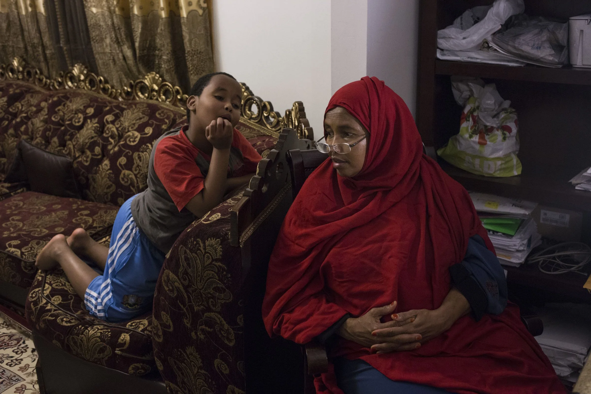  Waris Mohamud, 39, and her son Abdullah, 8, hang out and discuss Abdullah’s tutoring assignments at home following evening prayer in Minneapolis, Minn., on Thursday, October 7, 2017. Waris has started having Abdullah work on additional assignments o